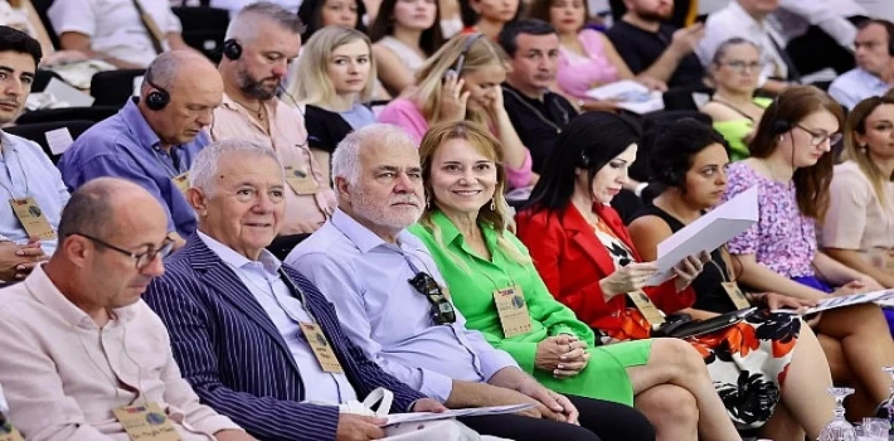 Türkiye ve Avrupa kentleri 'yeşil bir gelecek’ için Konak’ta buluştu