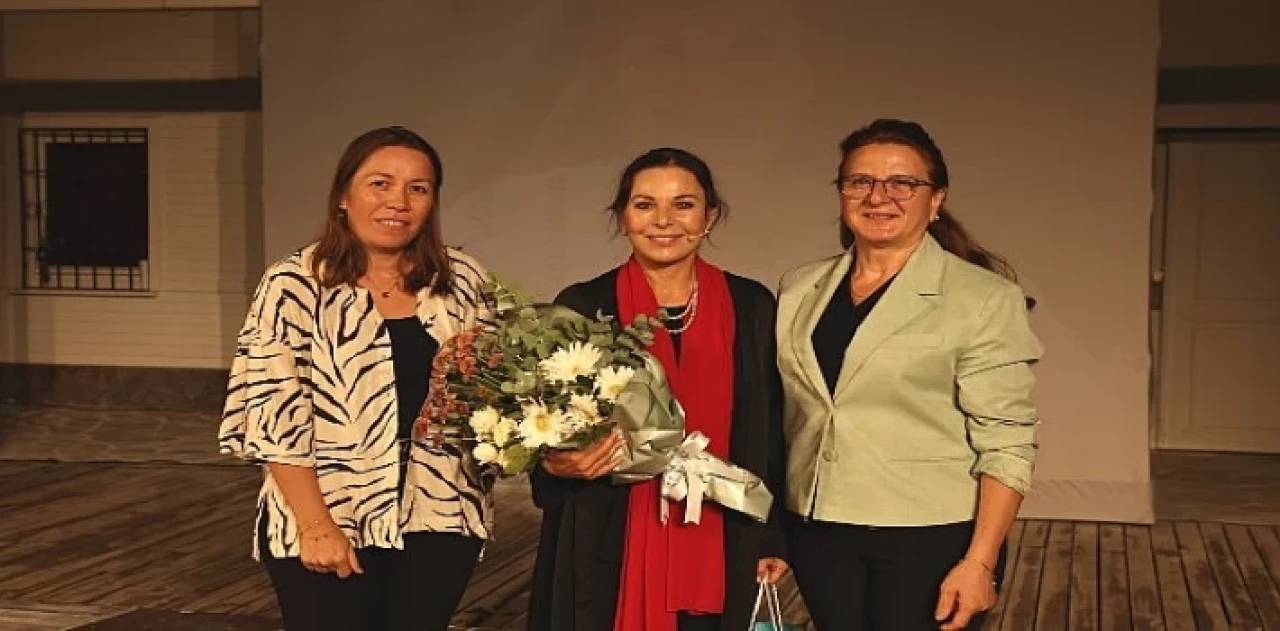 Ormandaki Kulübe’de 'Ben Türkan Saylan’ izleyicilerle buluştu