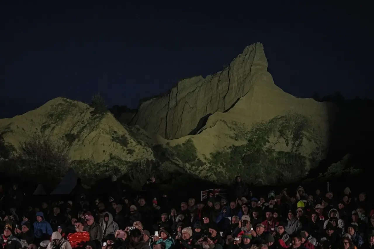 Çanakkale Kara Savaşları'nın 110. Yılı Anma Töreni'nde "Şafak Ayini" yapıldı 2