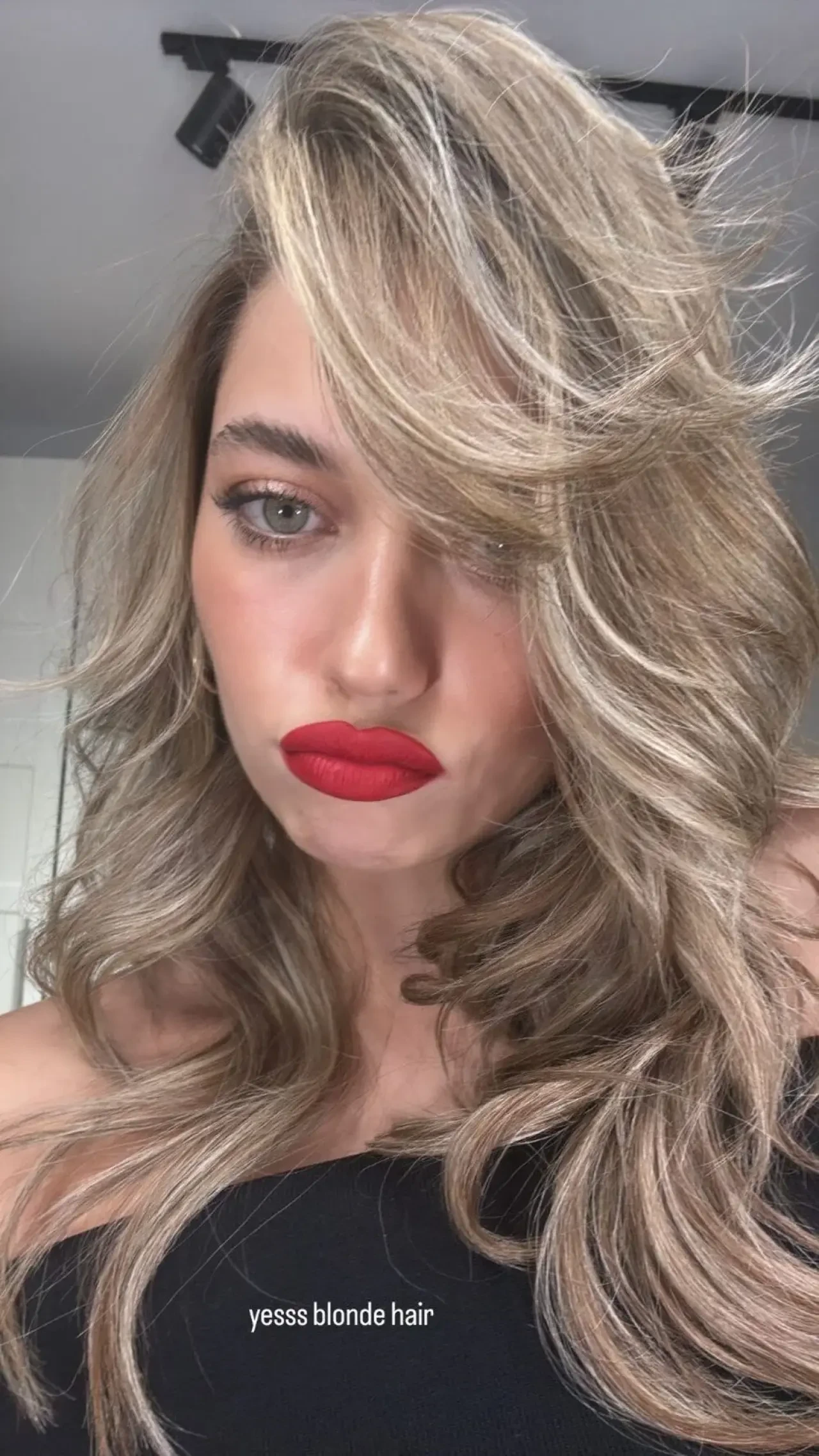 Afra Saraçoğlu'ndan radikal değişim: Yeni imajıyla göz kamaştırdı 3