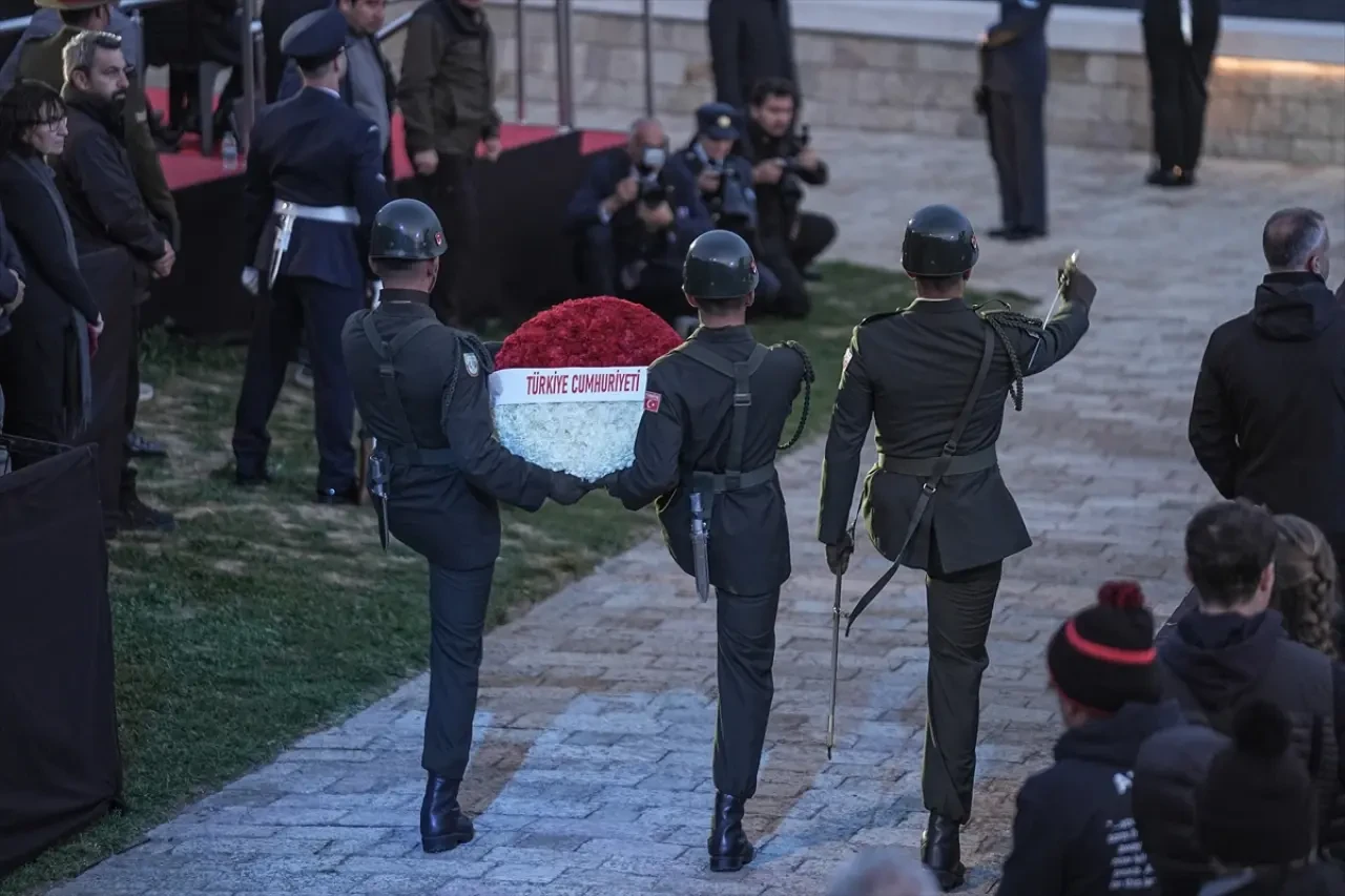 Çanakkale Kara Savaşları'nın 110. Yılı Anma Töreni'nde "Şafak Ayini" yapıldı 7