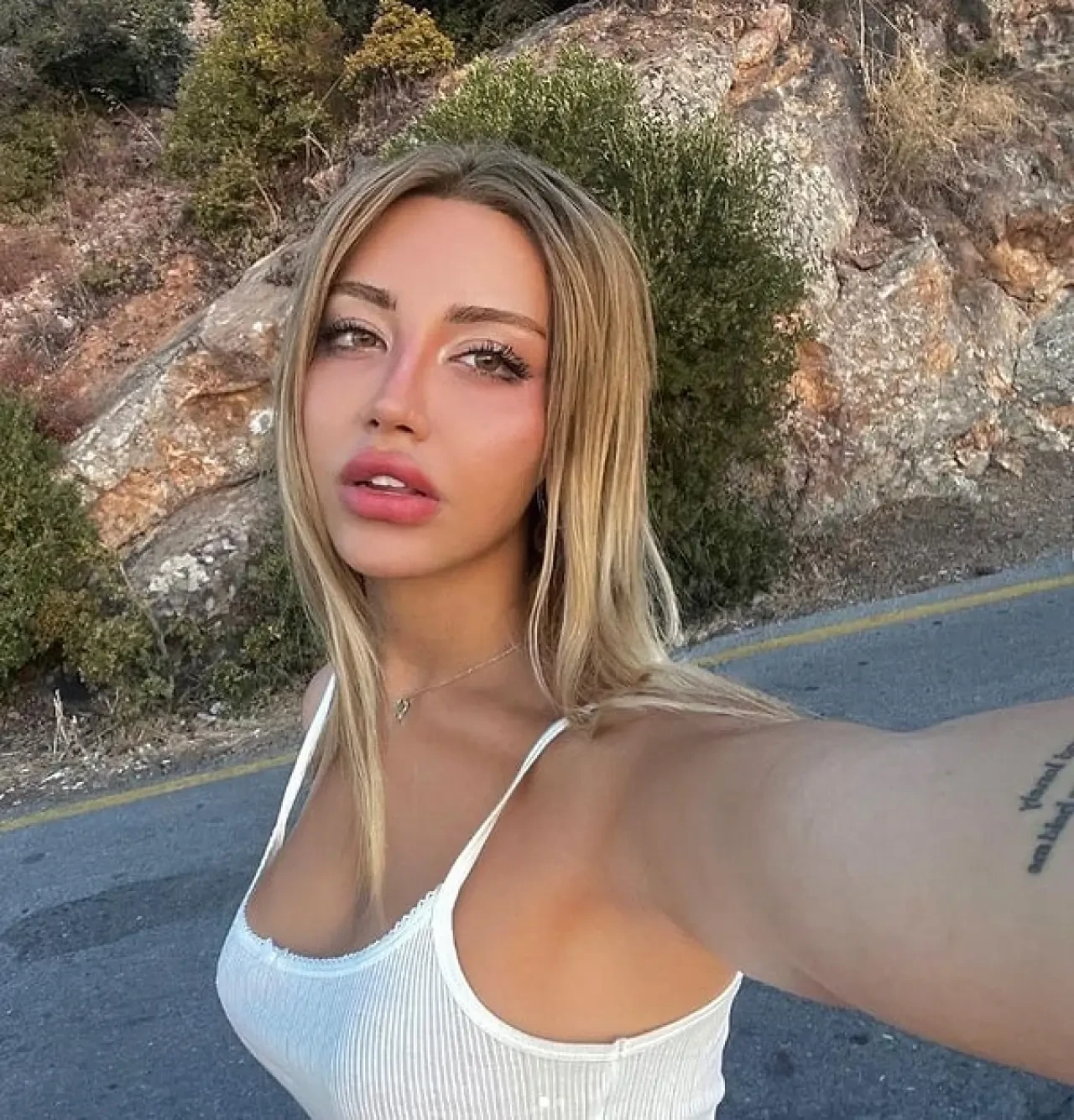 Danla Bilic kavganın fitilini ateşledi: Arya Bektaş ve Mika Raun birbirine girdi 1