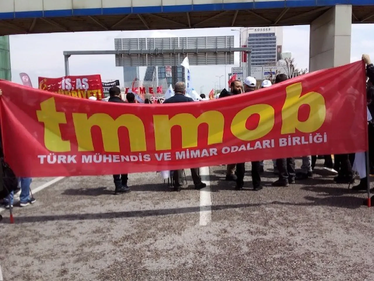 Ankara'da 1 Mayıs etkinliğinde yüzbinler AKM önünde toplandı: 'Her yer Taksim her yer direniş' sloganları atıldı 7