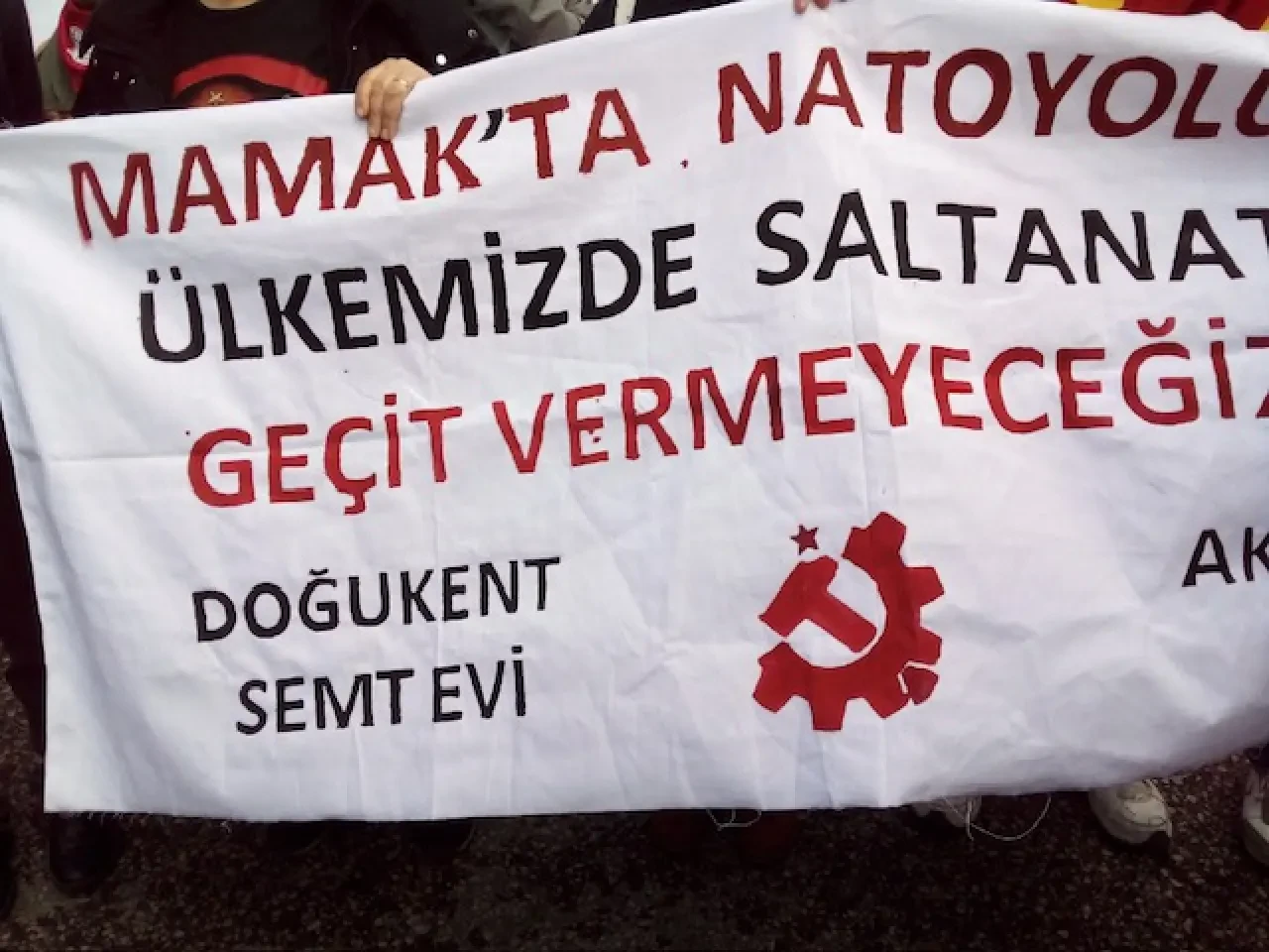 Ankara'da 1 Mayıs etkinliğinde yüzbinler AKM önünde toplandı: 'Her yer Taksim her yer direniş' sloganları atıldı 14