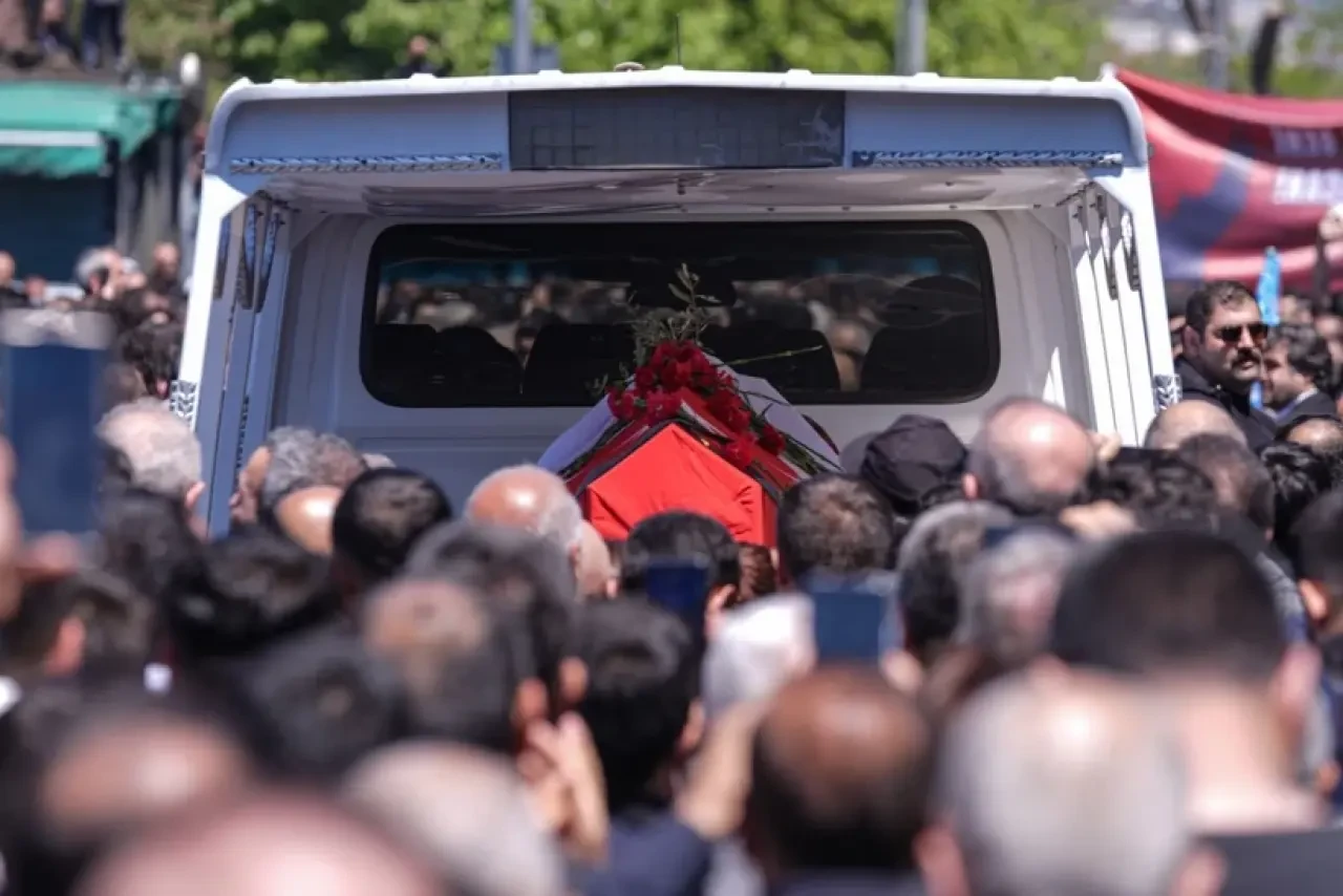 Sırrı Süreyya Önder son yolculuğuna uğurlandı 6
