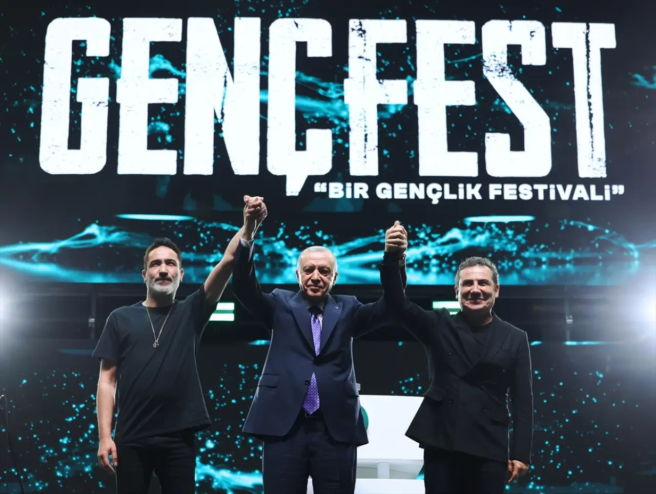 Sagopa Kajmer ve Ferhat Göçer, AK Parti'nin gençlik festivali GENÇFEST'te sahne aldılar! 1