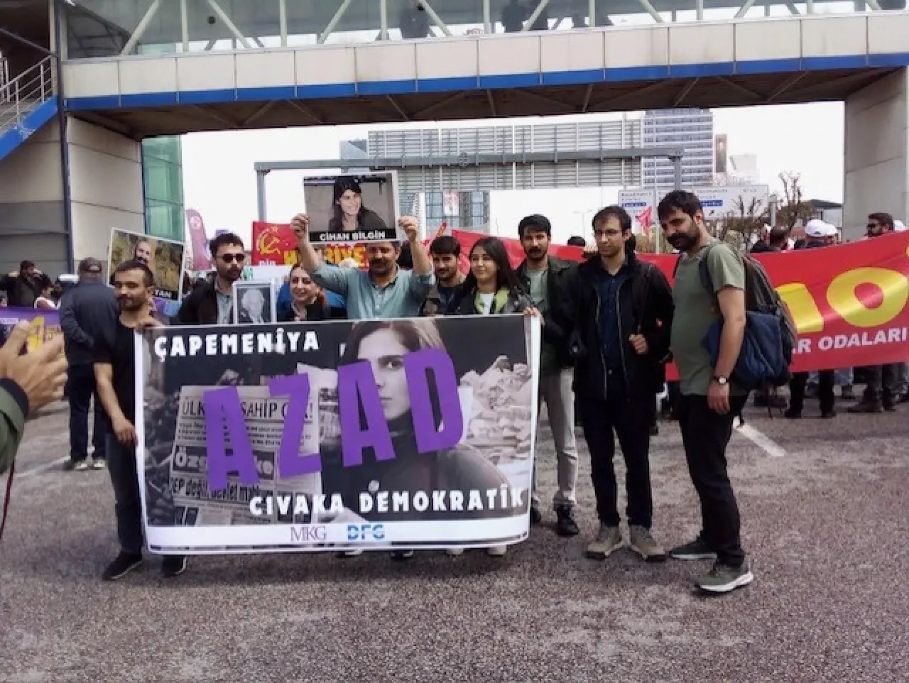 Ankara'da 1 Mayıs etkinliğinde yüzbinler AKM önünde toplandı: 'Her yer Taksim her yer direniş' sloganları atıldı 13