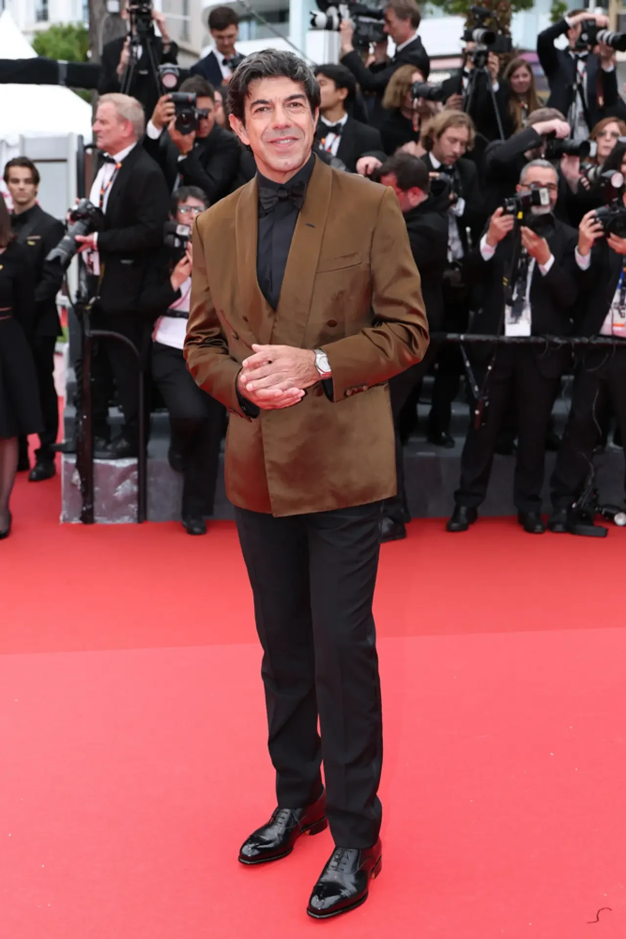 Cannes Film Festivali’nde kırmızı halı şıklığı: Ünlüler yasaklara uyum sağladı 4