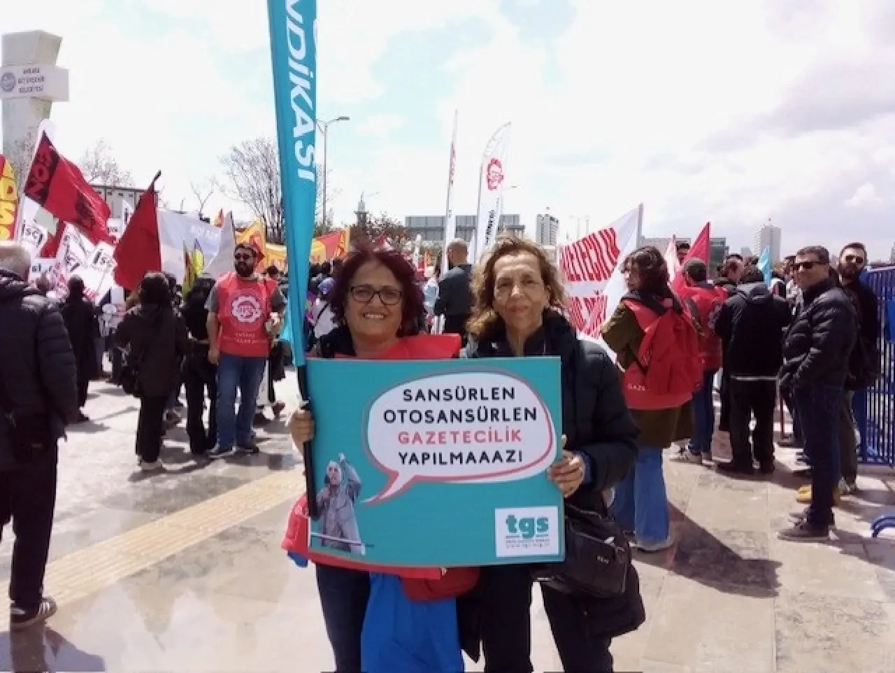 Ankara'da 1 Mayıs etkinliğinde yüzbinler AKM önünde toplandı: 'Her yer Taksim her yer direniş' sloganları atıldı 3