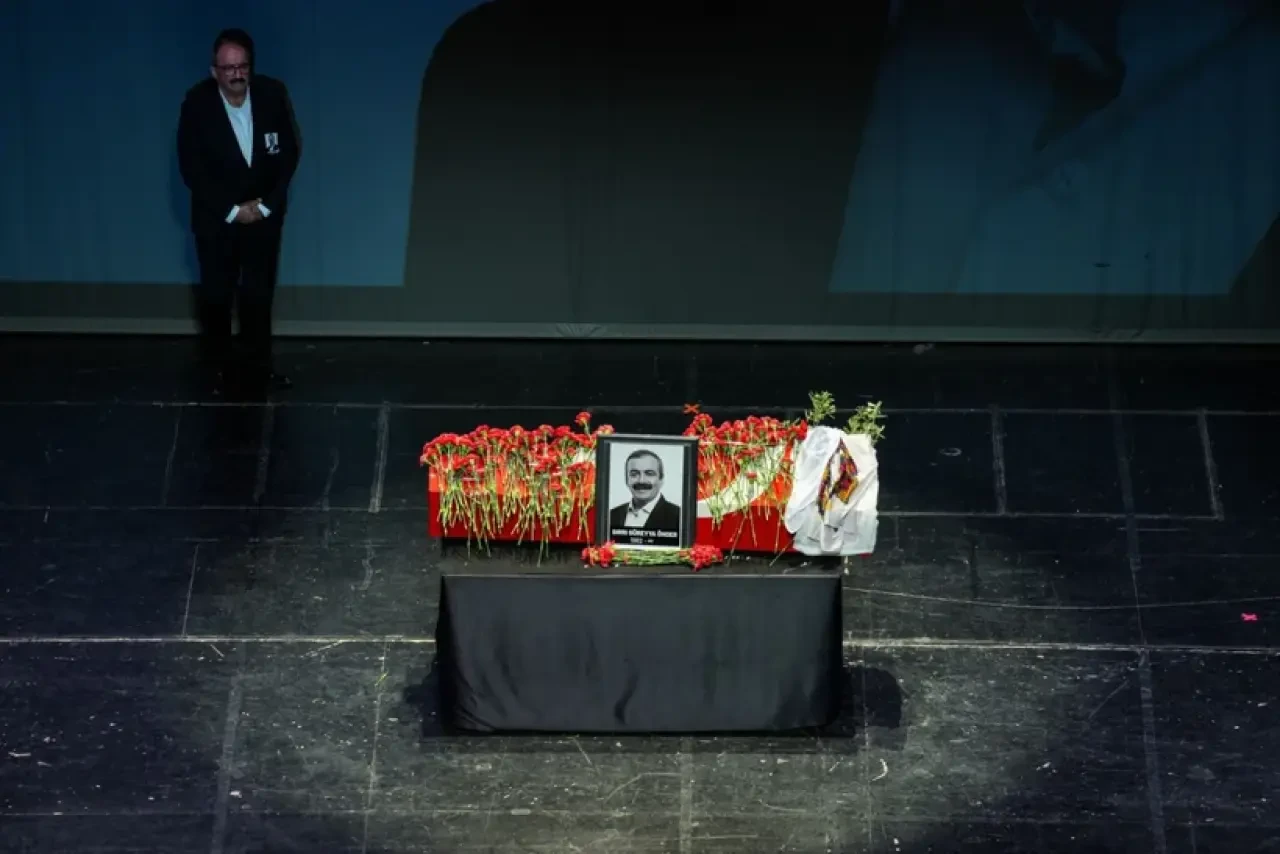 Sırrı Süreyya Önder son yolculuğuna uğurlandı 3