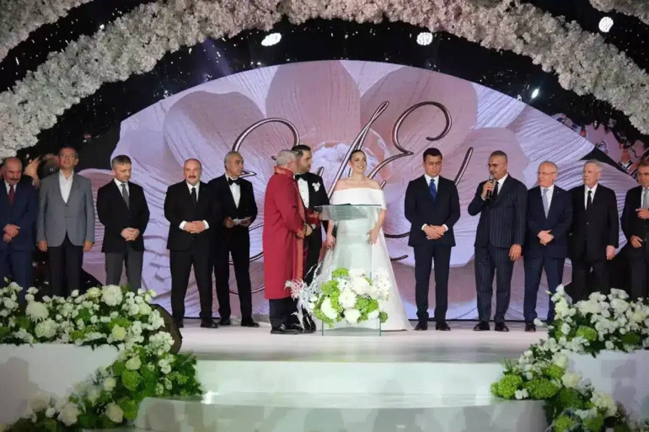 Sinan Engin’in kızı Elif Engin ile Ahmet Emin Ahlatcı görkemli bir düğünle evlendi 2