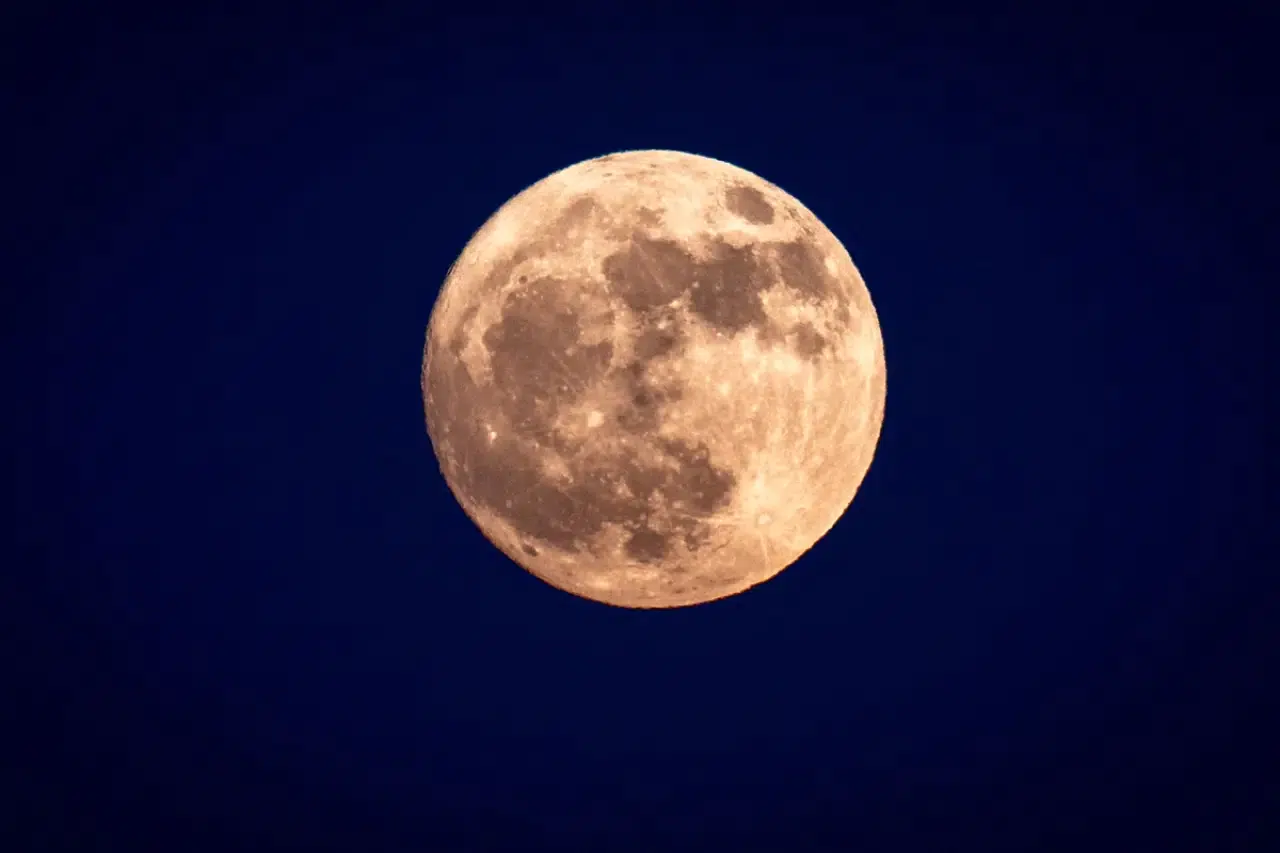 Çilek Dolunayı doğal bir görsel şölen oluşturdu 6