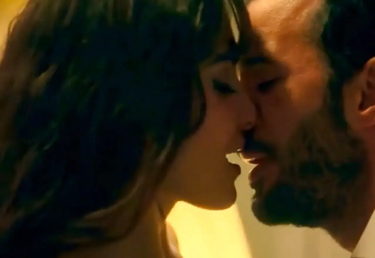 Hande Erçel ve Barış Arduç'un cesur sahnesi olay yarattı: Gupse Özay'dan dikkat çeken hamle 5