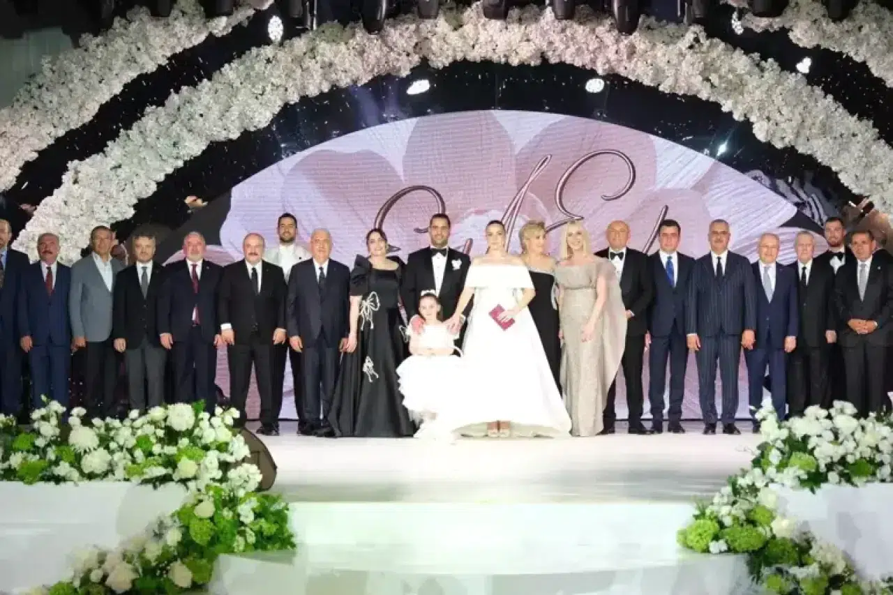 Sinan Engin’in kızı Elif Engin ile Ahmet Emin Ahlatcı görkemli bir düğünle evlendi 1