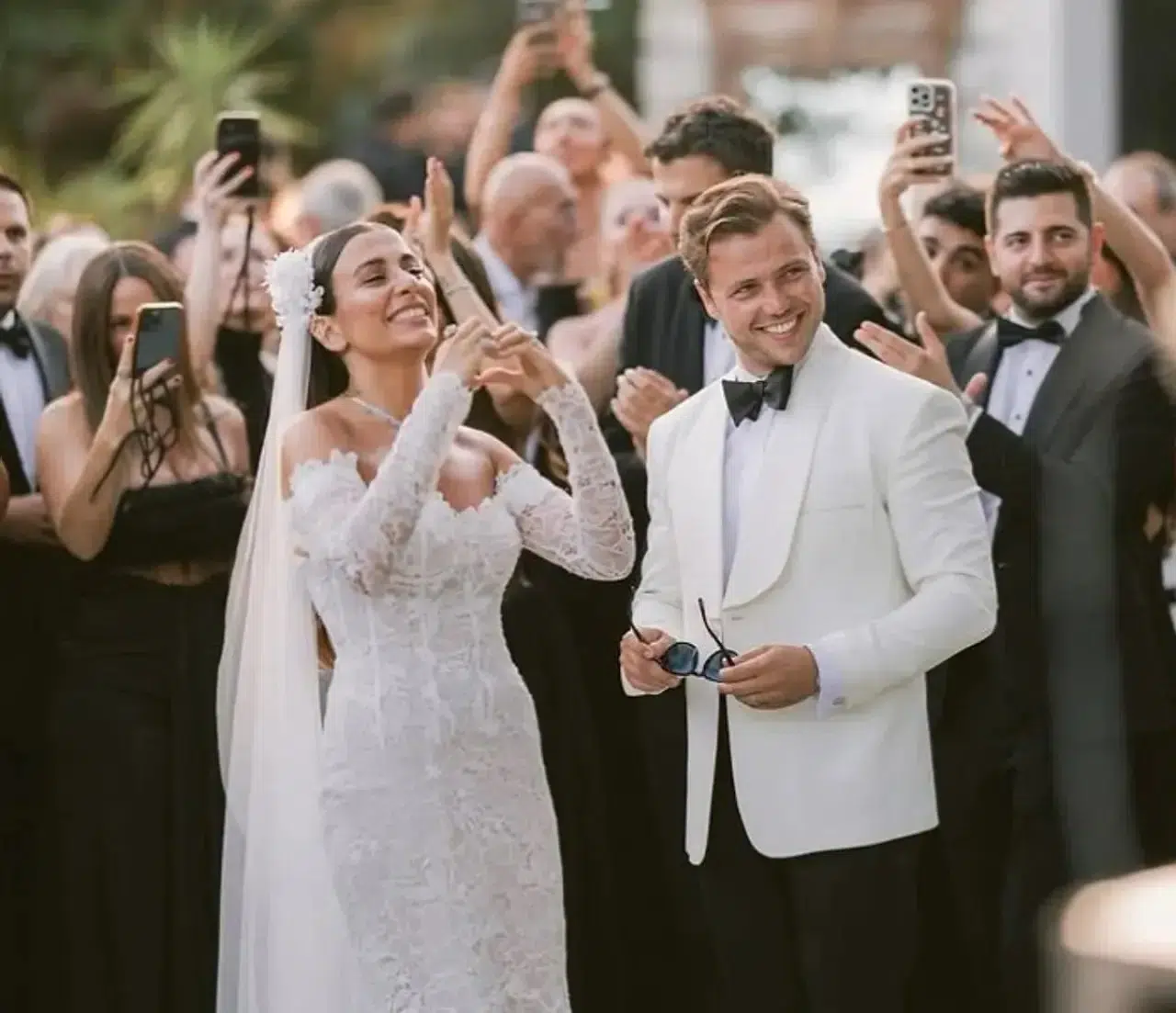 Tolga Sarıtaş ile Zeynep Mayruk çiftinin bebeklerinin adı belli oldu 3