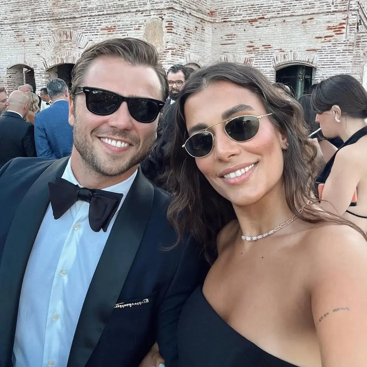 Tolga Sarıtaş ile Zeynep Mayruk çiftinin bebeklerinin adı belli oldu 6