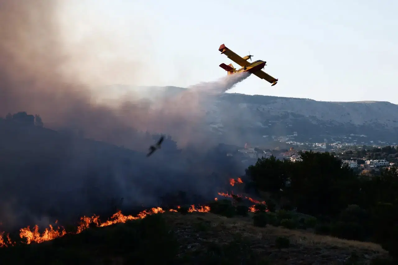 Sakız Adası alevler altında: Birçok yerleşim yeri tahliye edildi 4