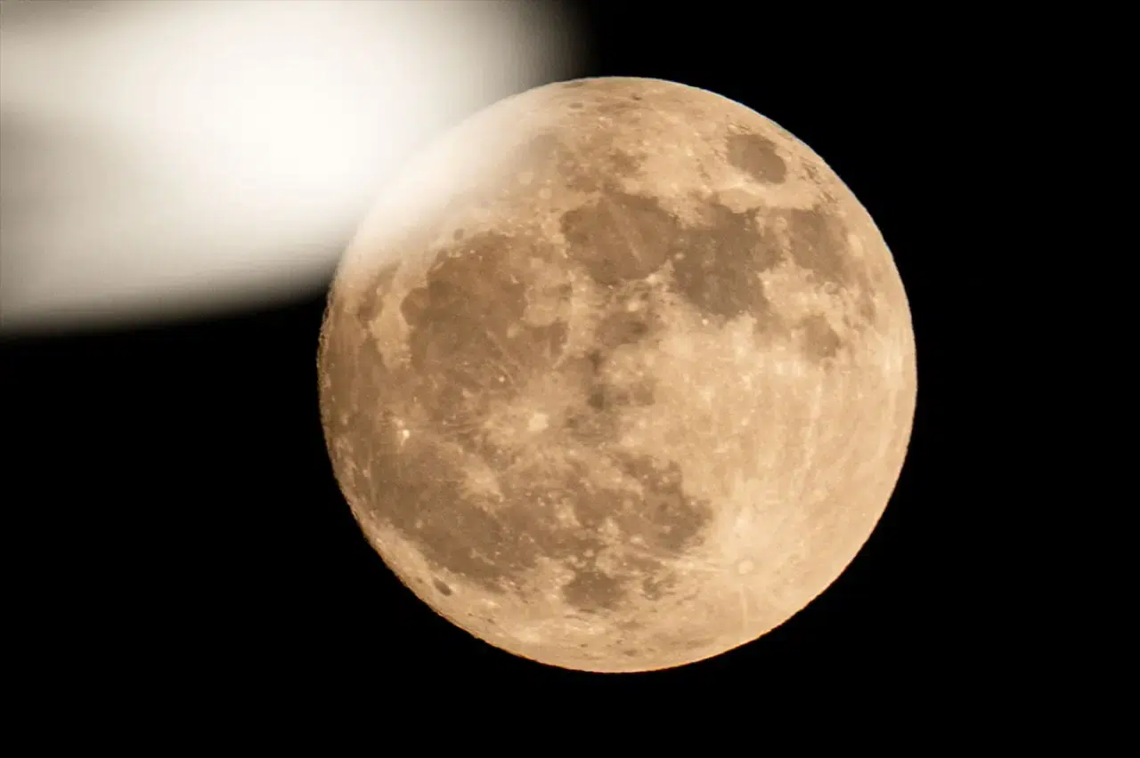 Çilek Dolunayı doğal bir görsel şölen oluşturdu 12