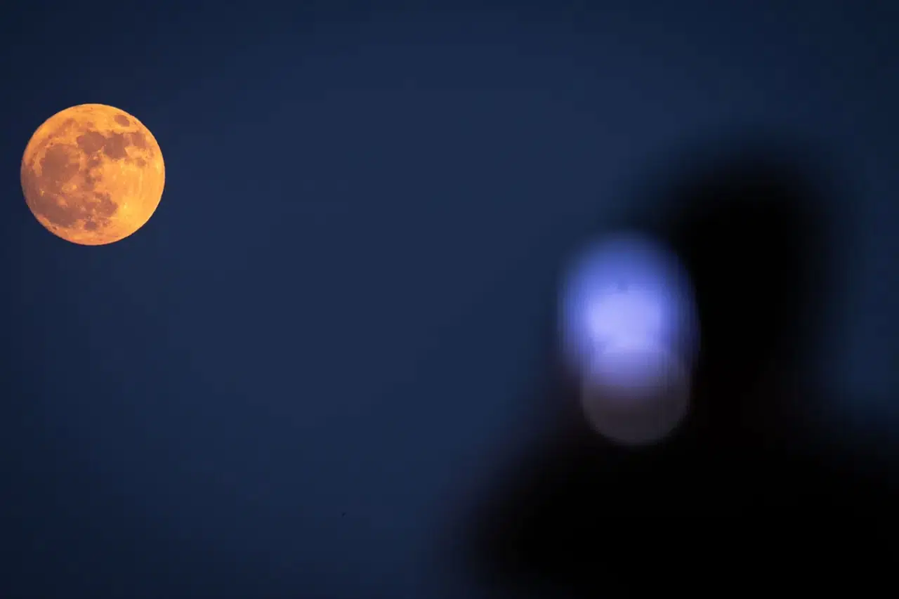 Çilek Dolunayı doğal bir görsel şölen oluşturdu 2