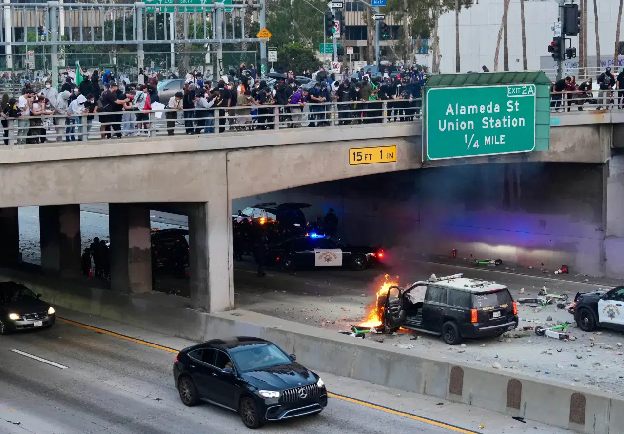 Los Angeles'taki sınır protestoları 3. gününde: Trump askeri birlikleri çağırdı! 11