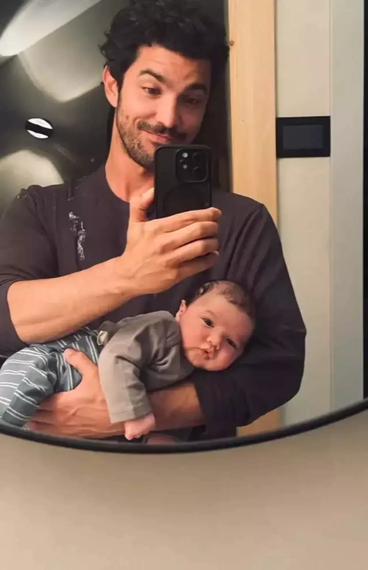 Pınar Deniz ilk kez oğlunun yüzünü gösterdi: İyi ki babamız 3