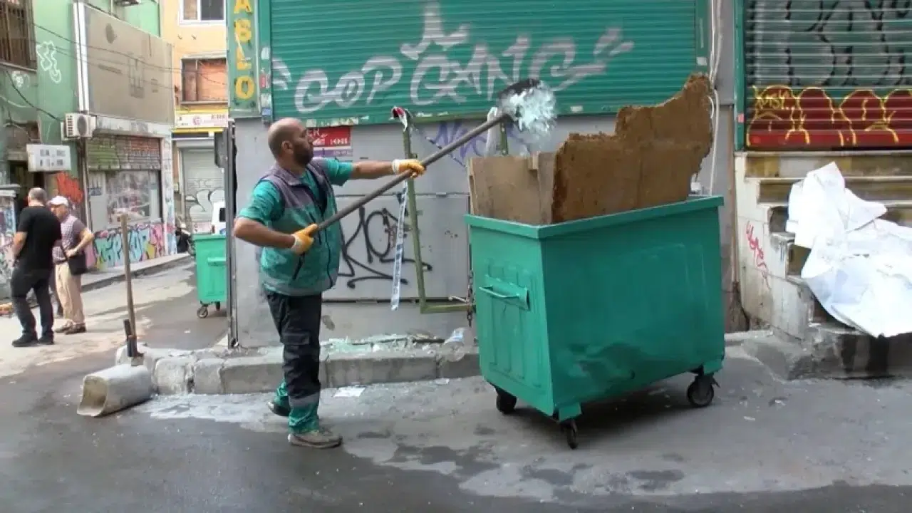 Beyoğlu'ndaki patlamanın verdiği hasar gün ağarınca ortaya çıktı 6