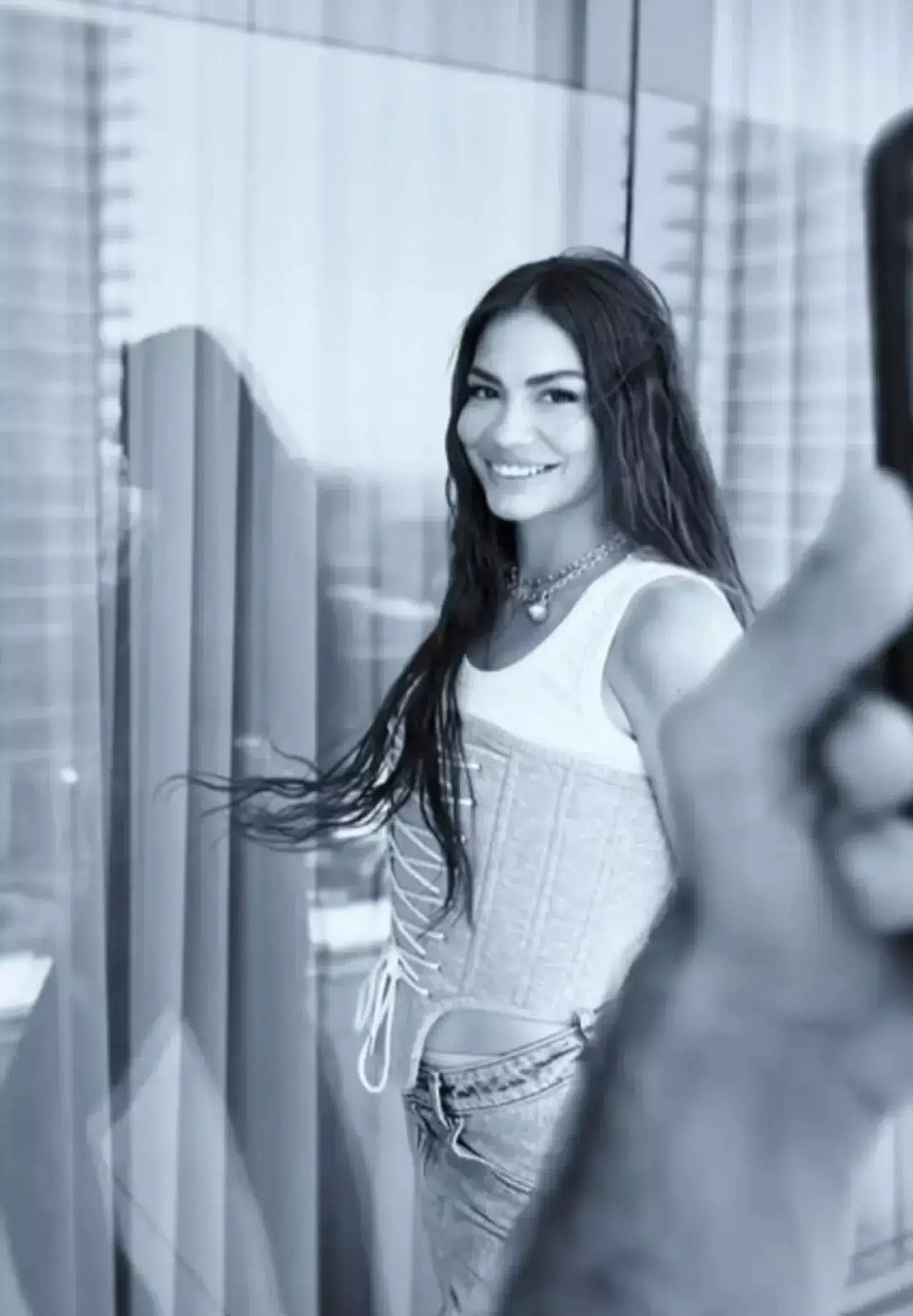 Eşref Rüya'nın Nisan'ı Demet Özdemir’den tatil pozları: Sosyal medyada beğeni yağmuruna tutuldu 4