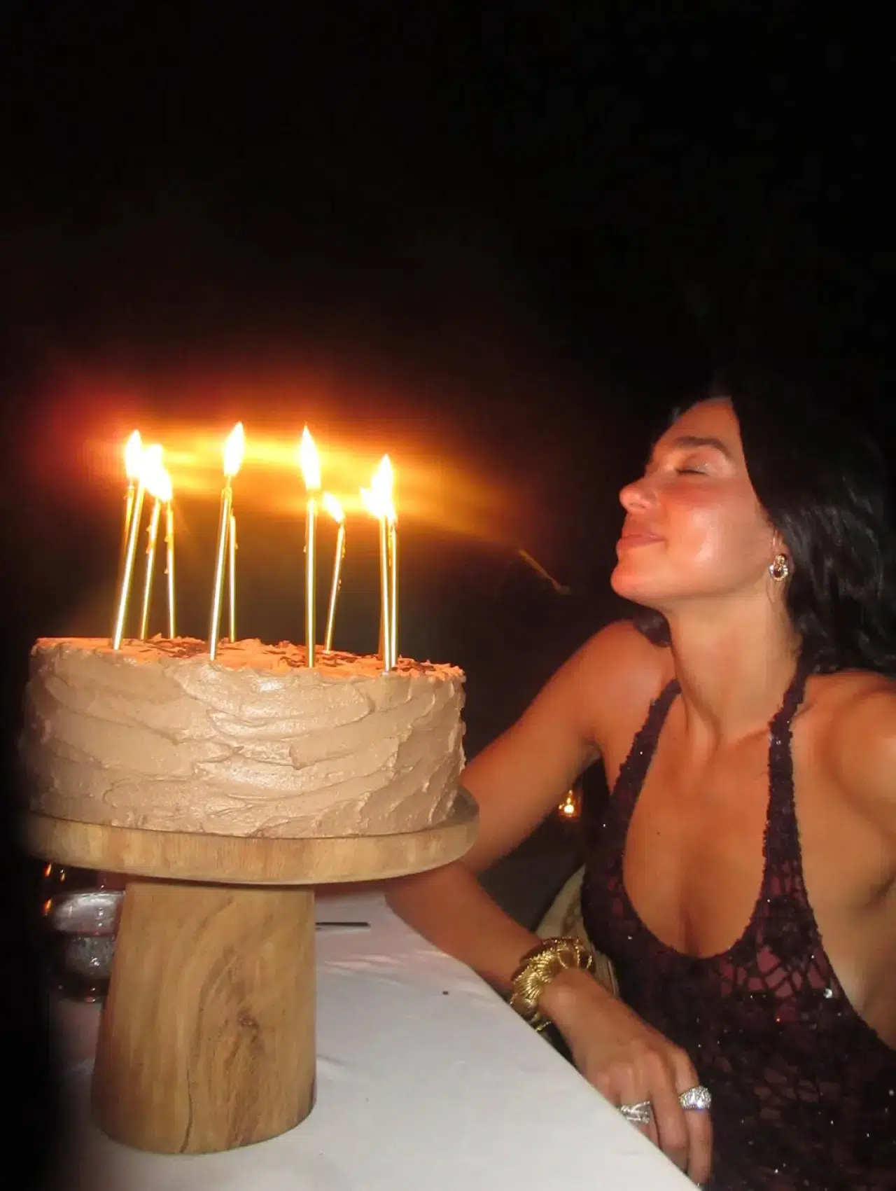 Dua Lipa'dan 30. yaş günü için gökkuşağı ojeli tırnaklar 10