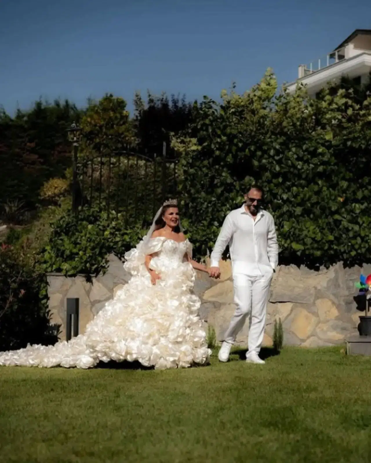 Bu yaz hangi ünlüler evlendi? 2025'e damga vuran düğünler 7