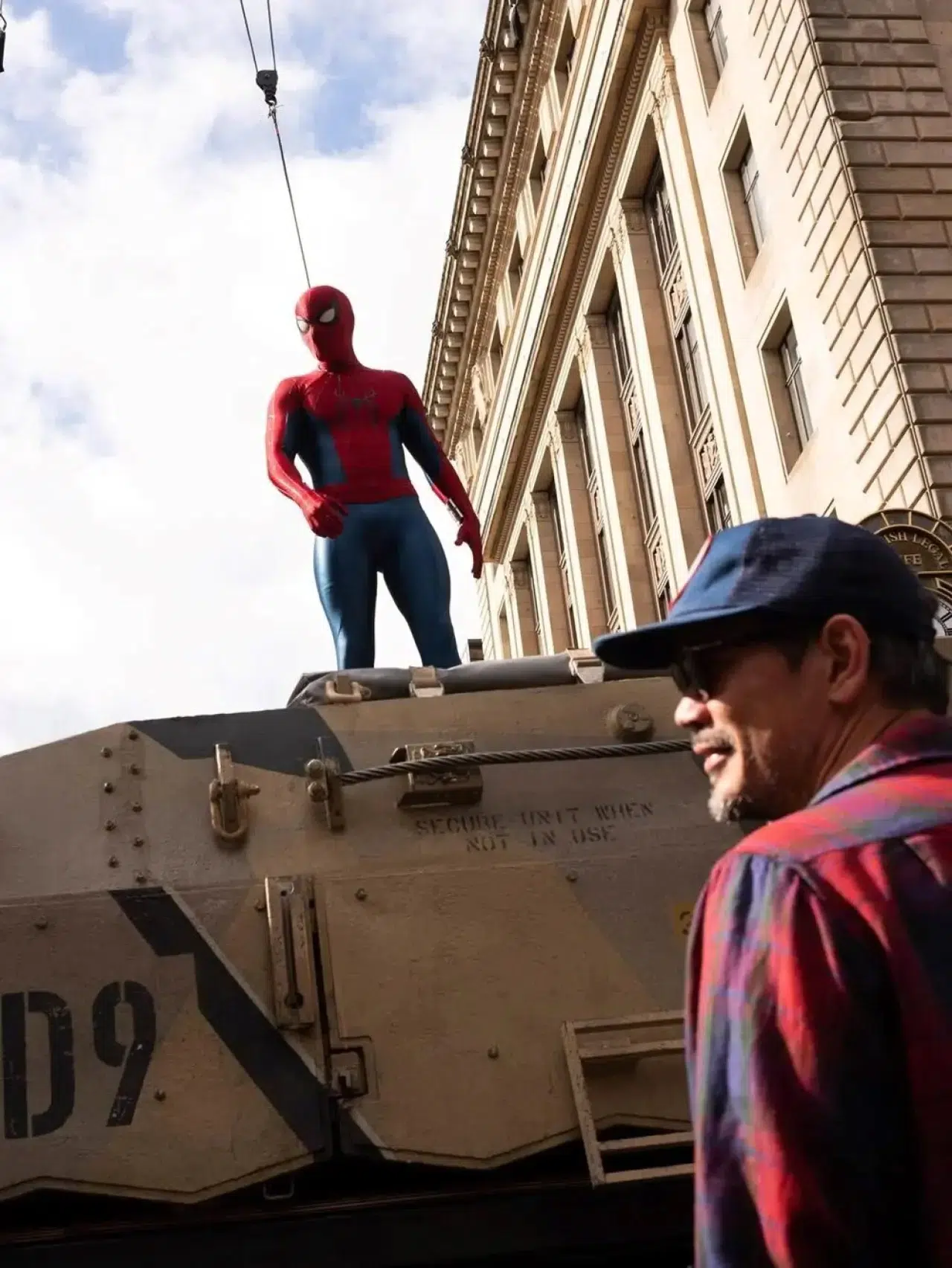 Yeni 'Örümcek Adam' filminin setinden ilk fotoğrafları Tom Holland'ın kendisi paylaştı 4