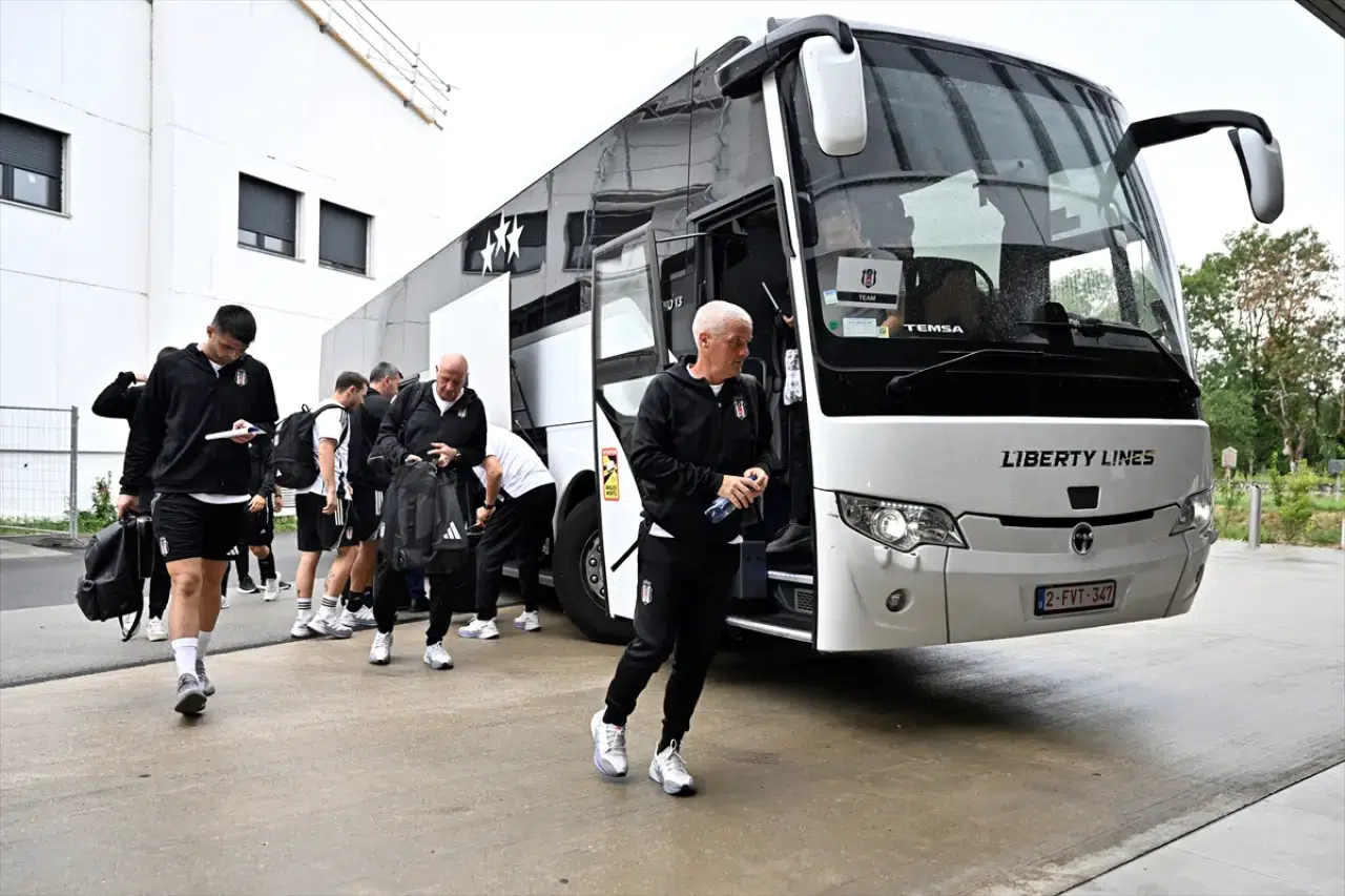 Beşiktaş, yarın oynayacağı Lausanne maçı için İsviçre'ye geldi 2