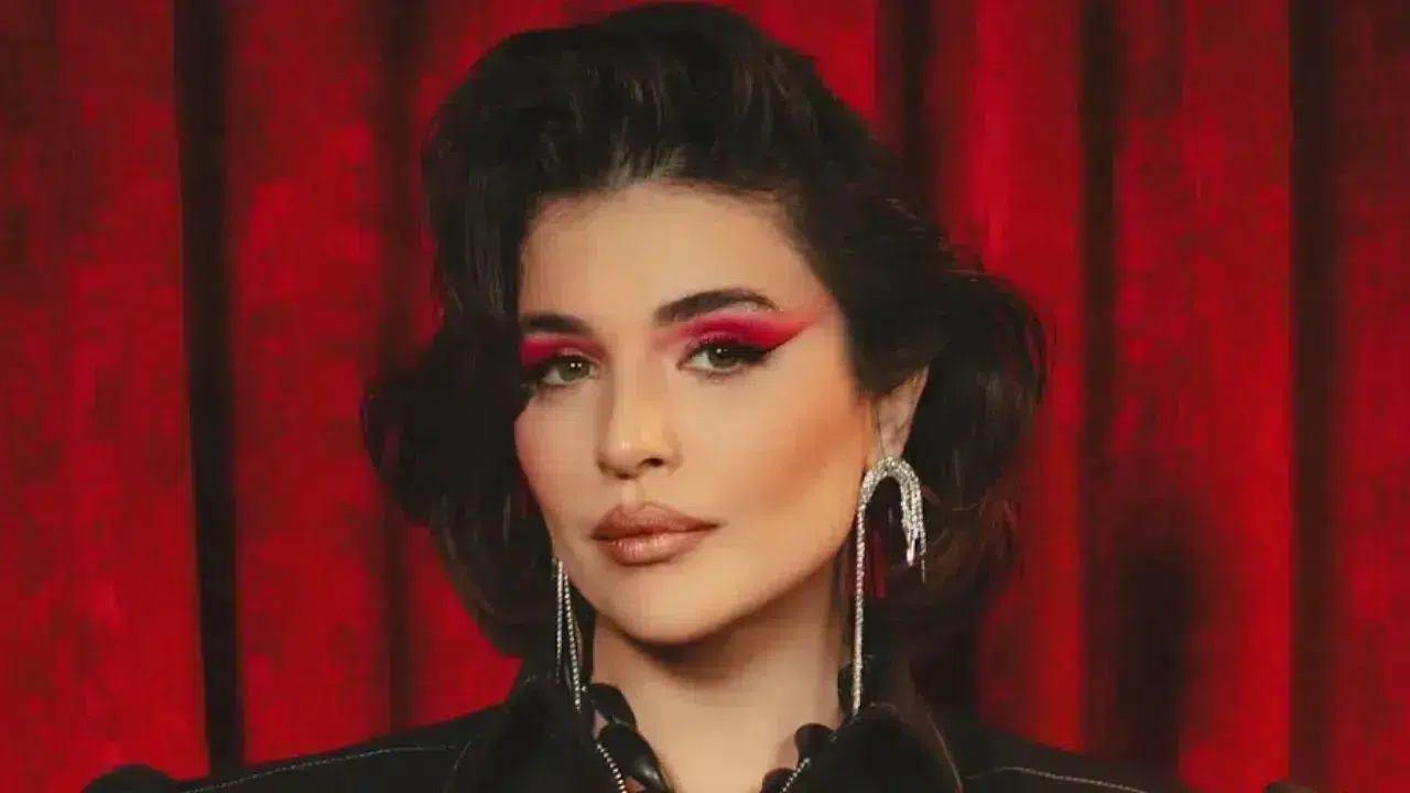 Gonca Vuslateri yeni tarzını '40 yaş sendromu' ifadesiyle paylaştı 3