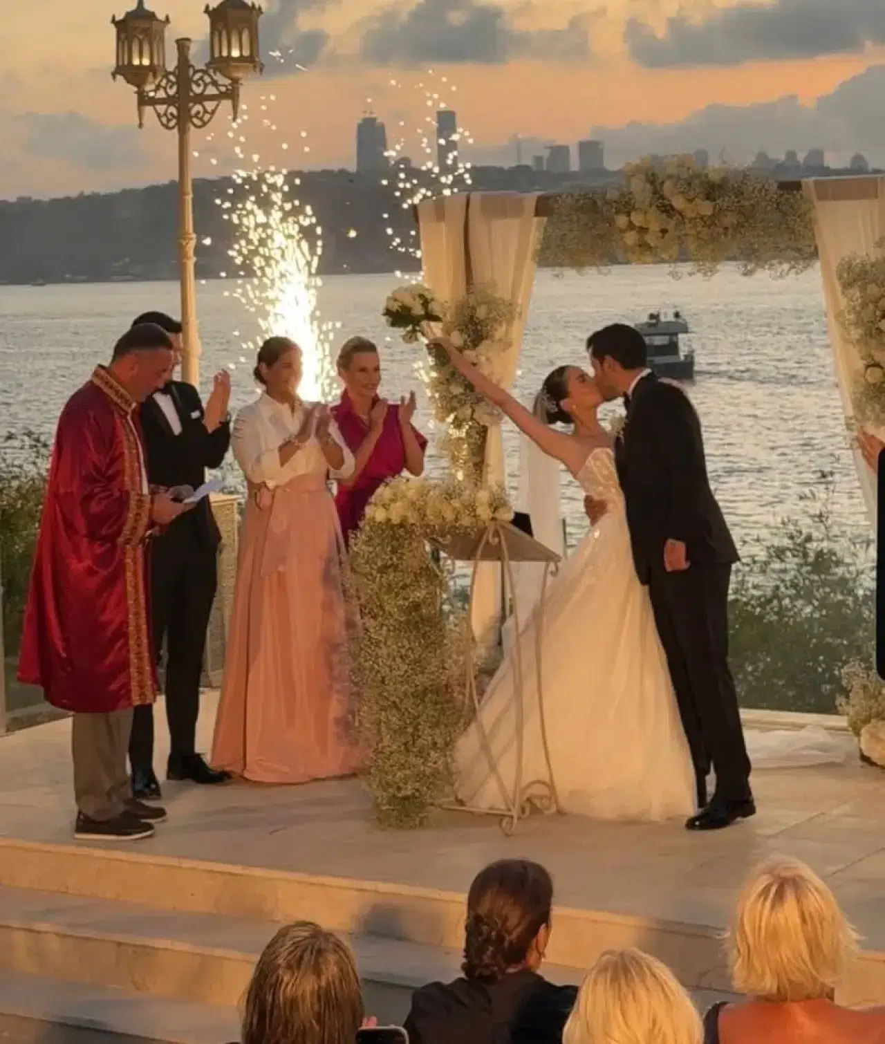 Ezgi Şenler, çocukluk aşkı Ömer Gürgen ile evlendi: Nikah masasında romantik anlar 1