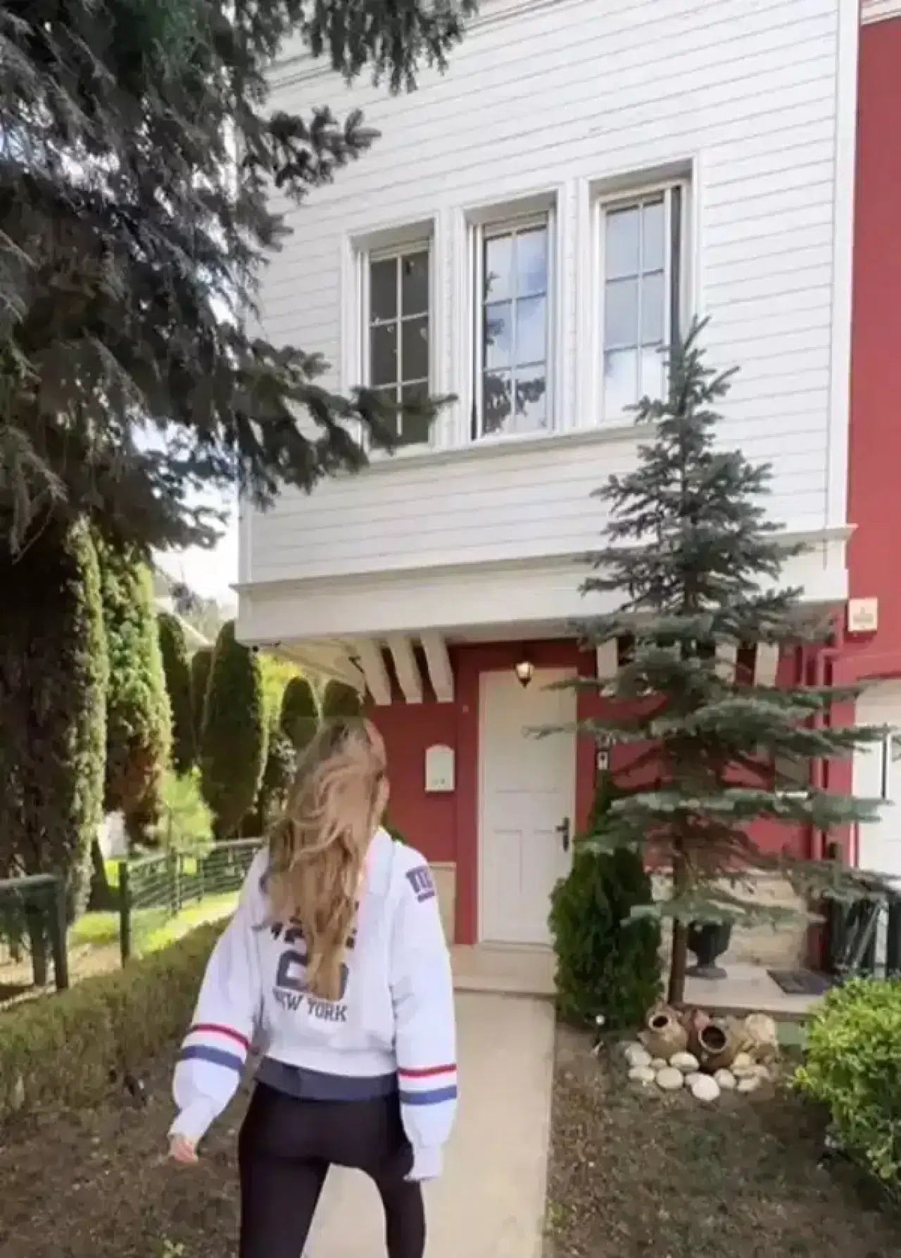 Eser-Berfu Yenenler çifti yeni evleriyle sosyal medyada gündem oldu: Anaokulu gibi 2