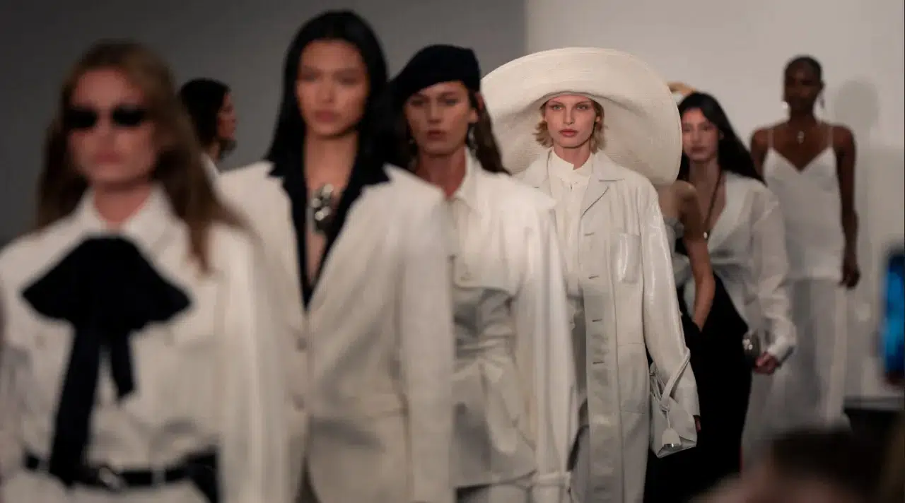 Giorgio Armani’nin ölümü sonrası dünyanın en yaşlı büyük moda tasarımcısı Ralph Lauren... 4