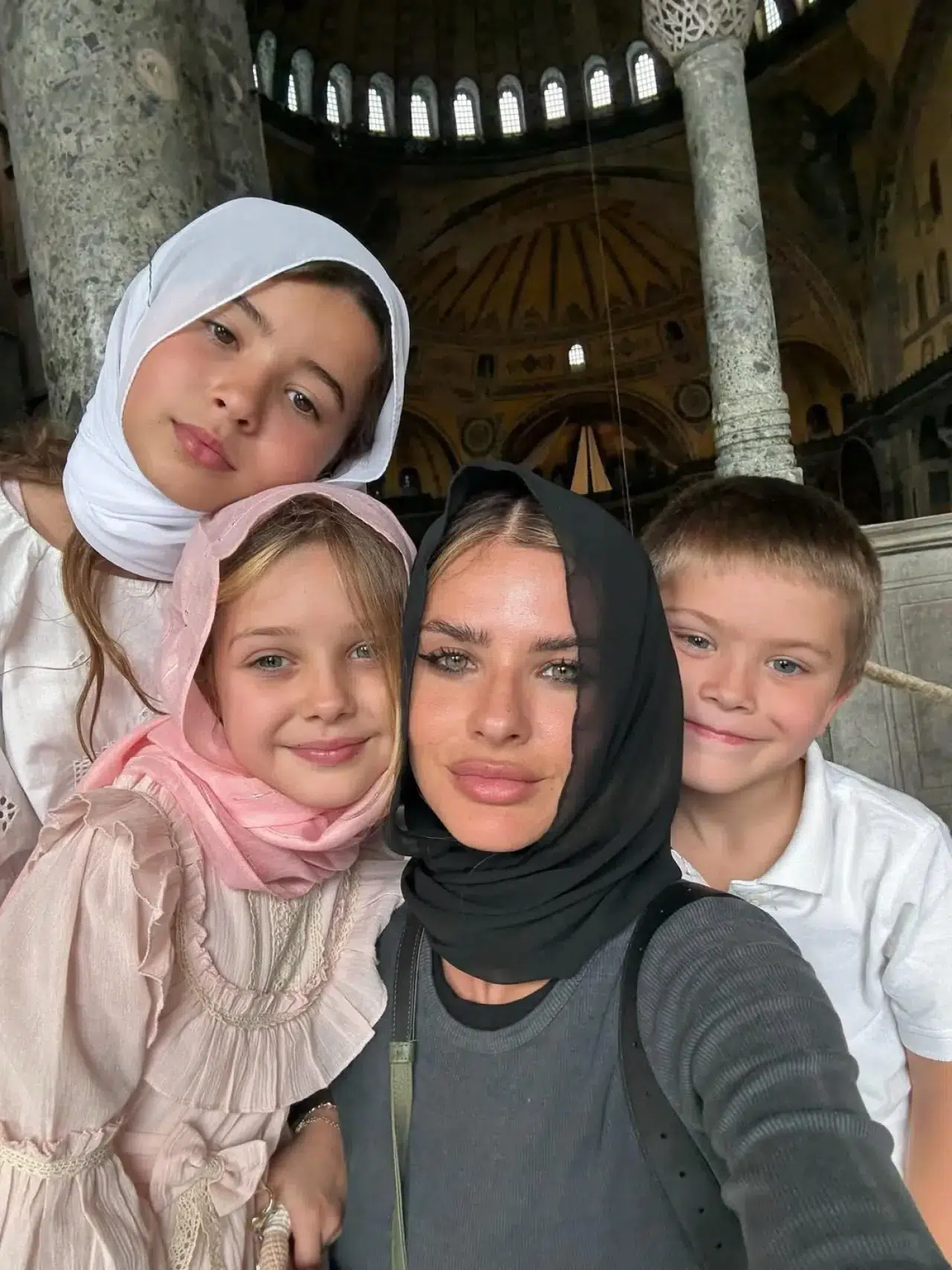 Wanda Nara, China Suárez’in çocuklarının Türkiye’de okula başladığını öğrenince küplere bindi: Nispet yaparcasına paylaşım yaptı! 1