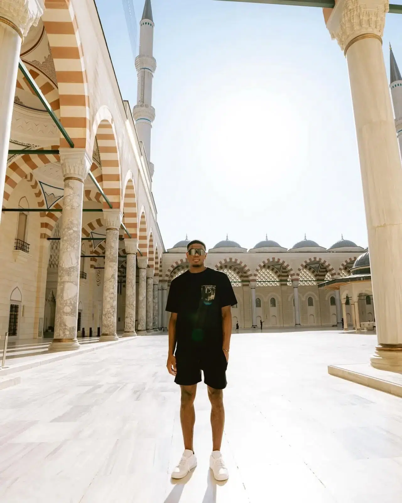 Lakers'ın yıldızı Rui Hachimura'dan Orhan Veli paylaşımı: "İstanbul'u dinliyorum, gözlerim kapalı" 7