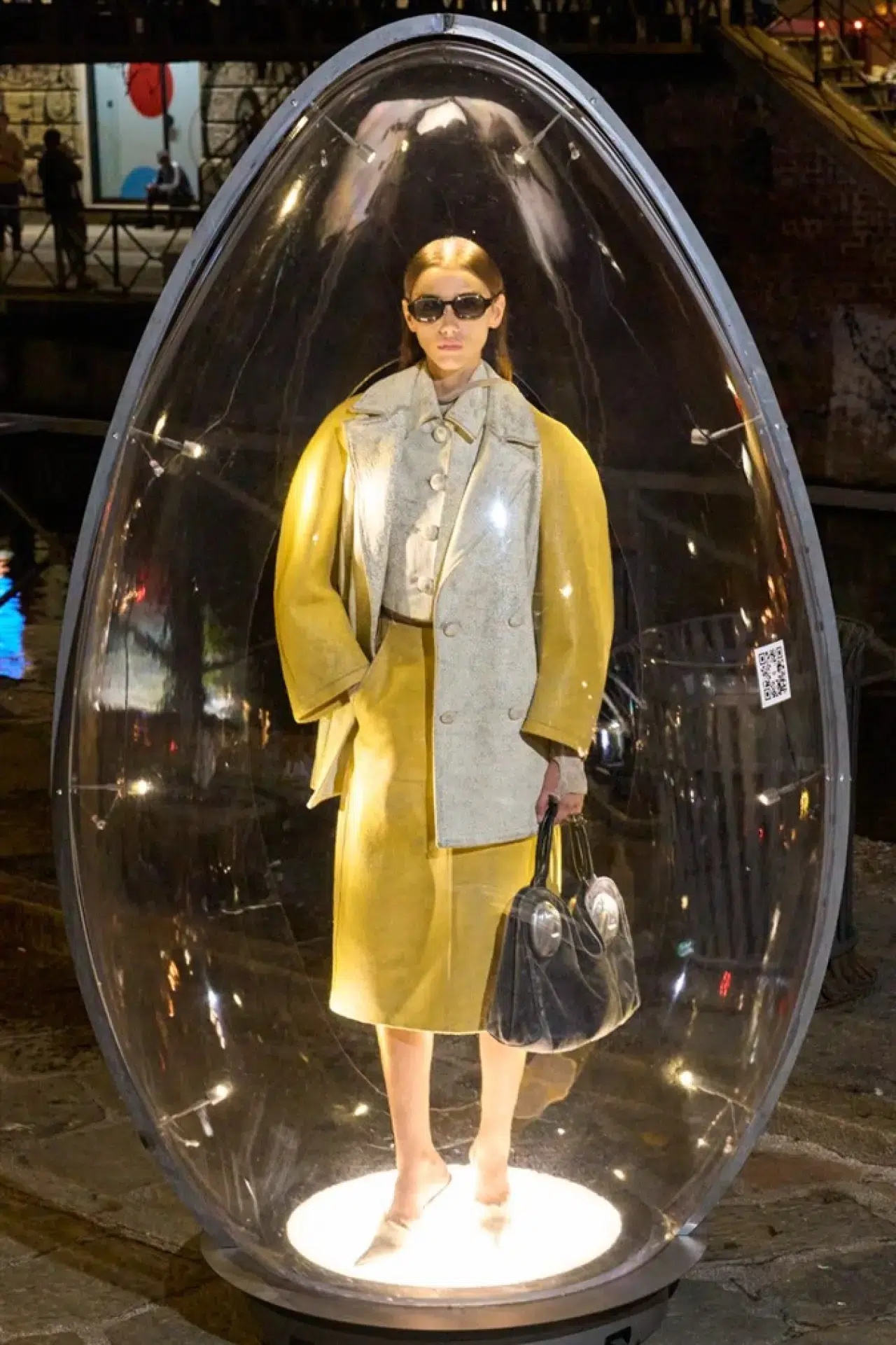 Diesel, Milano Moda Haftasına damgasını vurdu: Ürünlerini "kapsül" içine koyulmuş mankenlere tanıttı 1