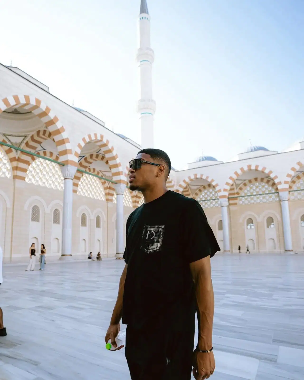 Lakers'ın yıldızı Rui Hachimura'dan Orhan Veli paylaşımı: "İstanbul'u dinliyorum, gözlerim kapalı" 3