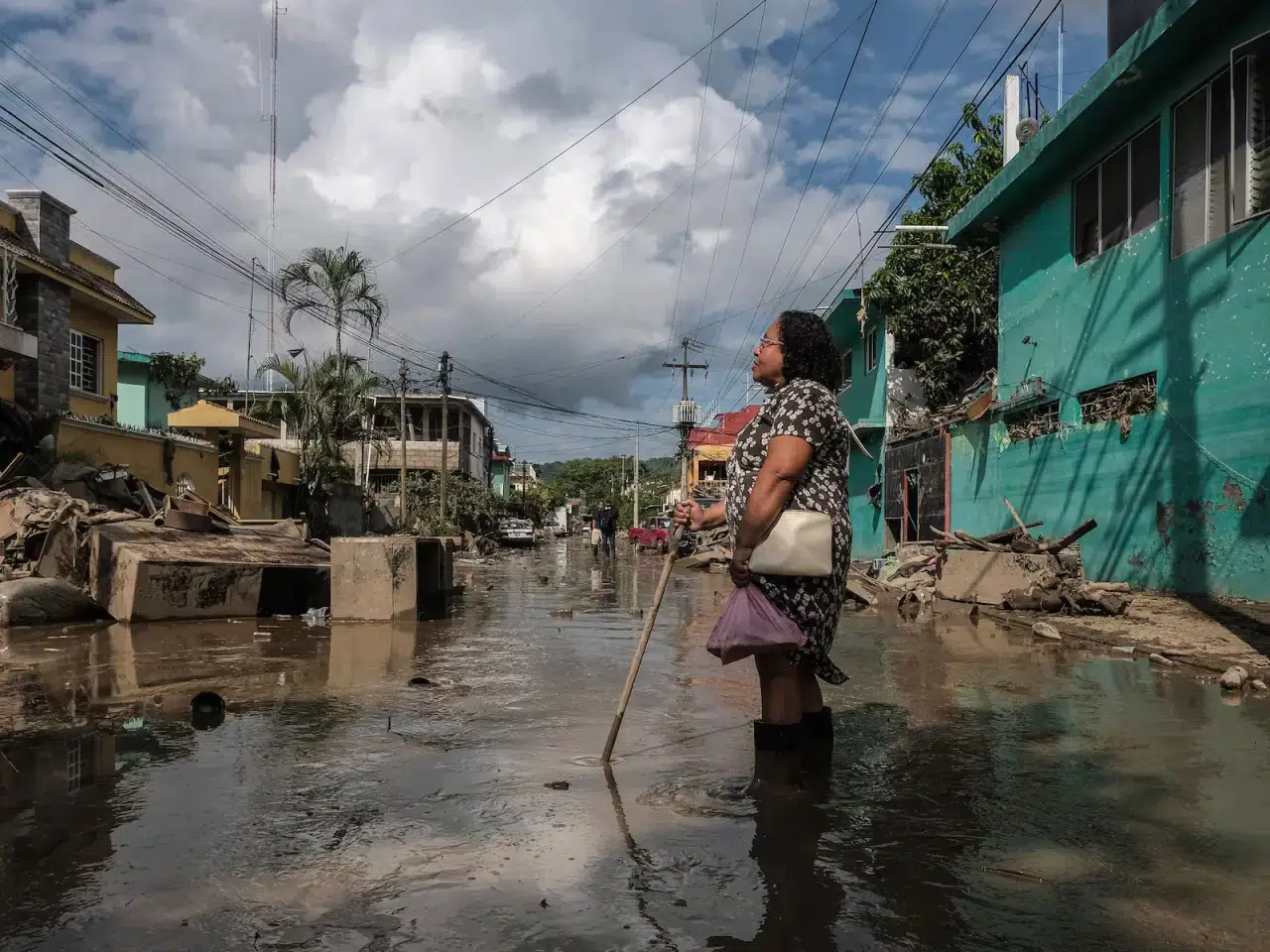 Meksika'da şiddetli yağışlar sebebiyle yaşamını yitirenlerin sayısı 66'ya yükseldi 1