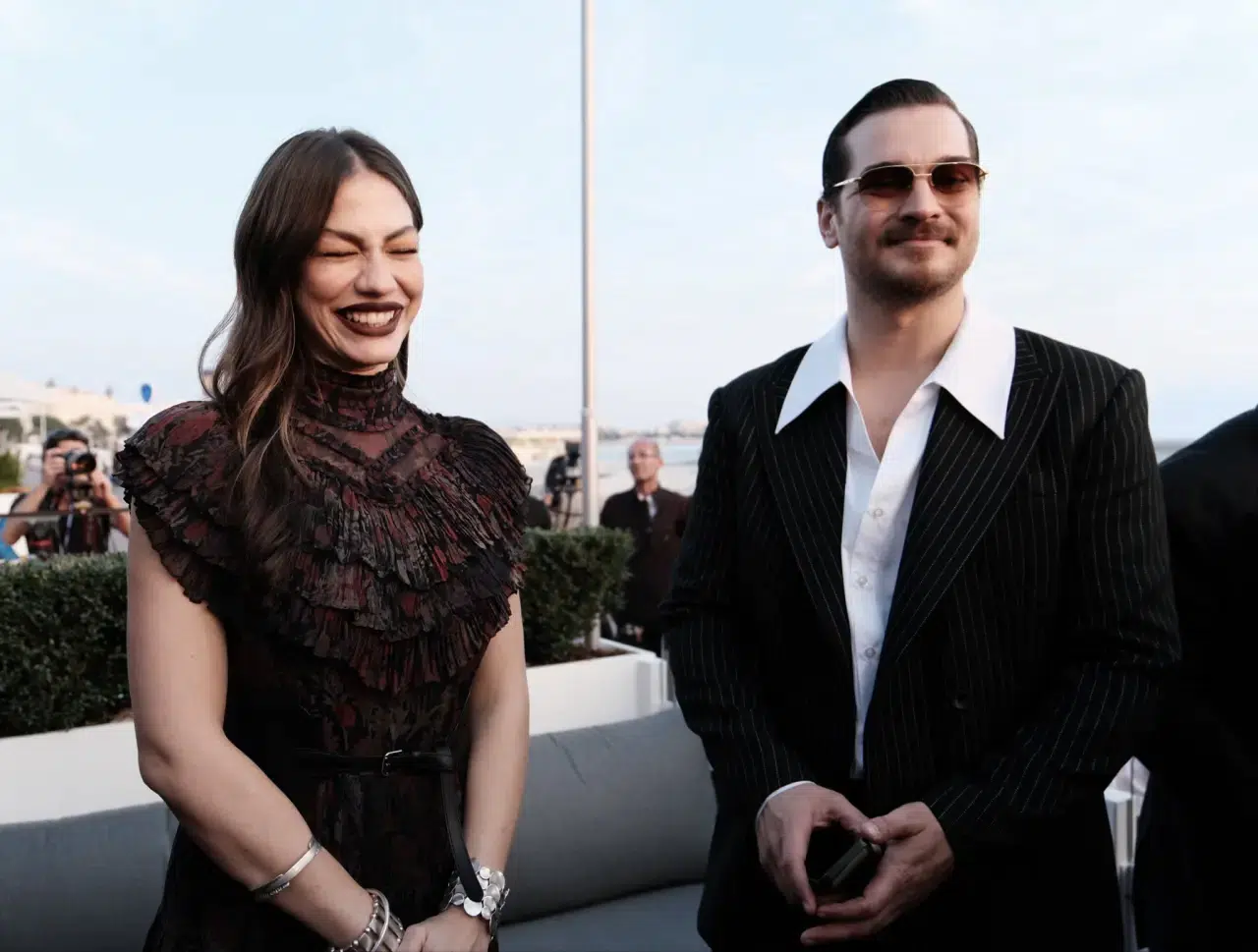 Çağatay Ulusoy ve Demet Özdemir Cannes’da büyüledi! Eşref Rüya dizisi uluslararası arenada gurur kaynağı oldu 7