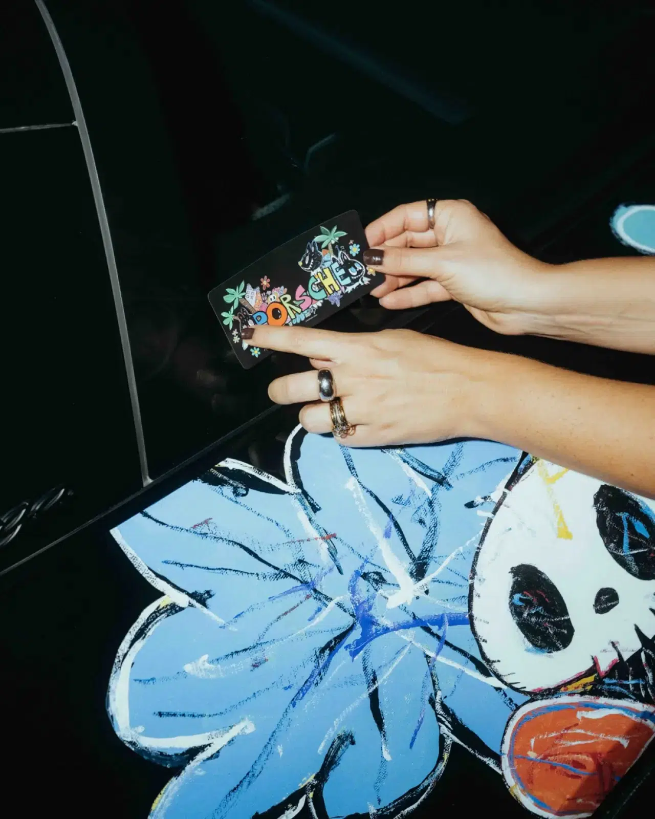 Oyuncak kutusundan çıktı, gaza bastı: Labubu’nun yeni oyuncağı bir Porsche! 9