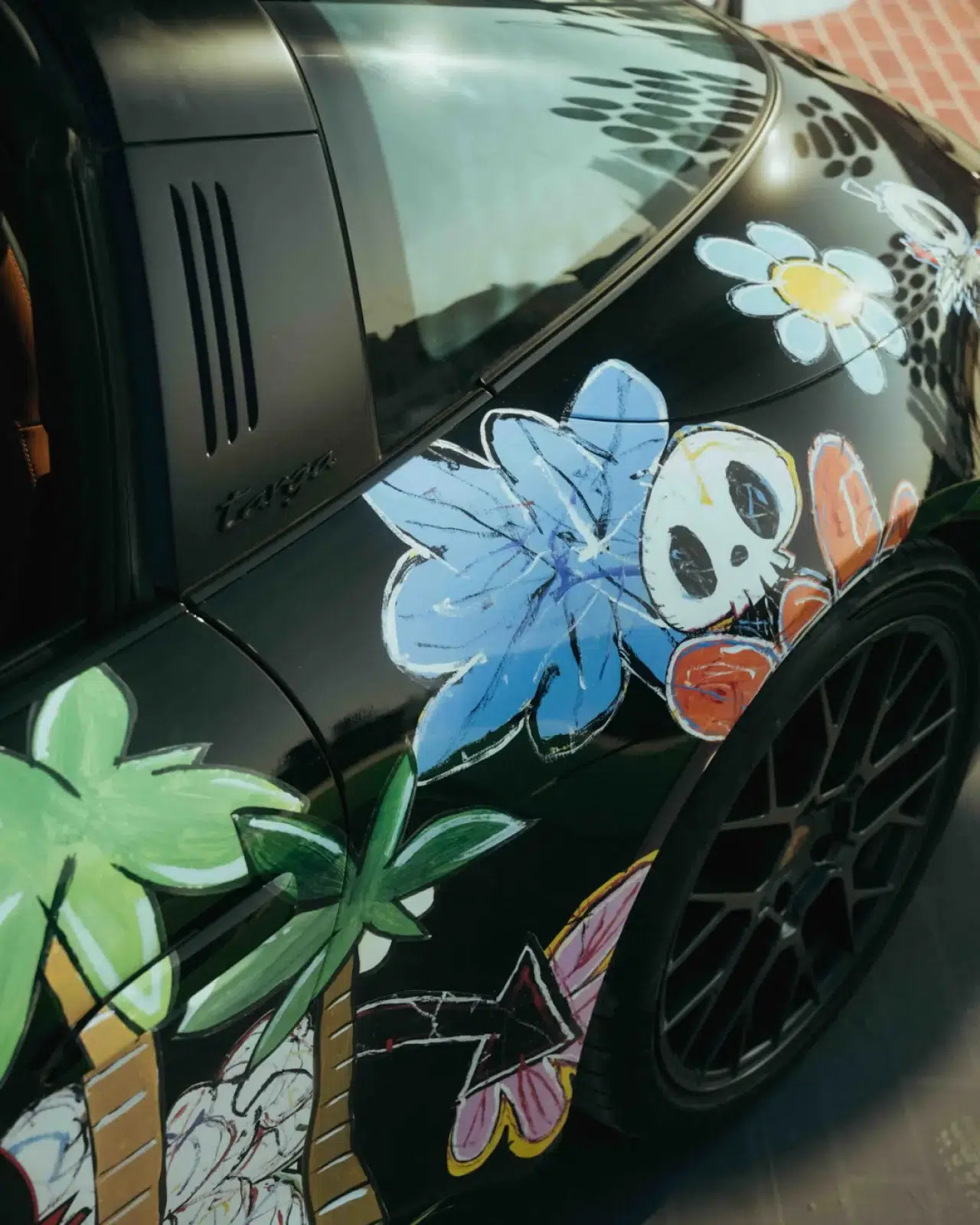 Oyuncak kutusundan çıktı, gaza bastı: Labubu’nun yeni oyuncağı bir Porsche! 8