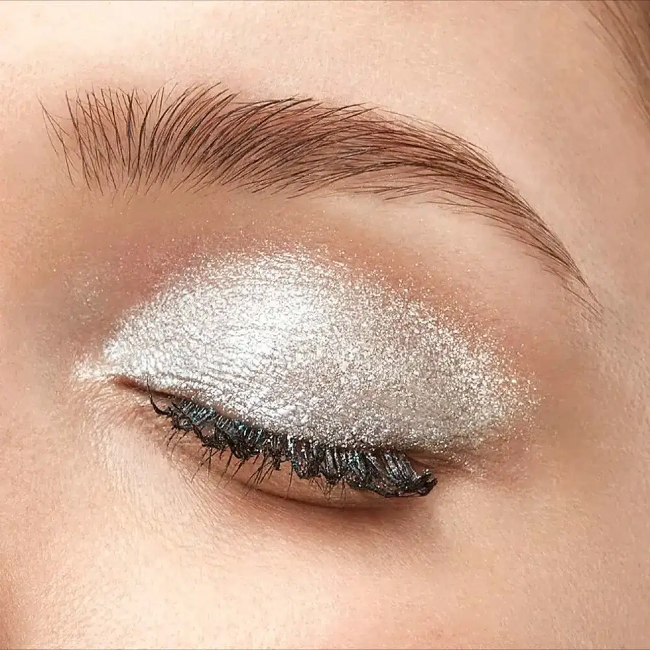 Cildinizi daha yaşlı gösteren 9 makyaj hatası: Genç görünüm için bunlardan kaçının! 6