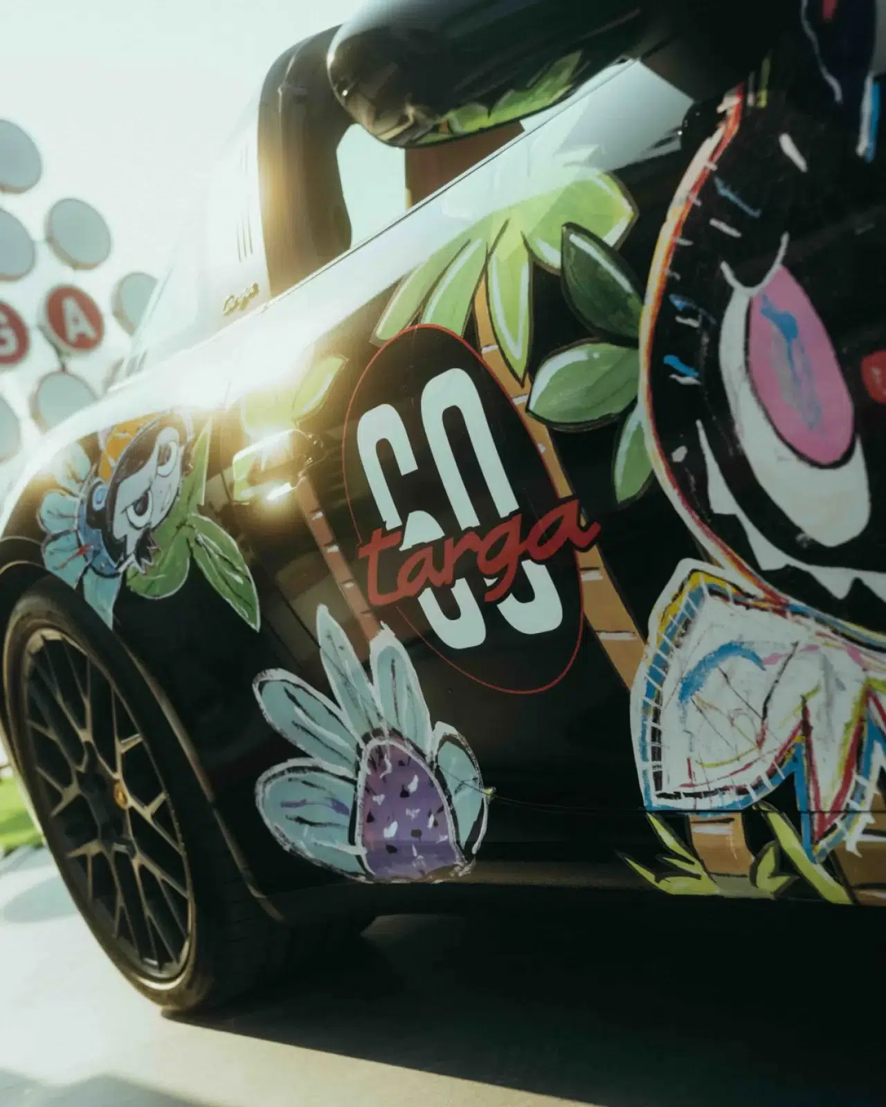 Oyuncak kutusundan çıktı, gaza bastı: Labubu’nun yeni oyuncağı bir Porsche! 7