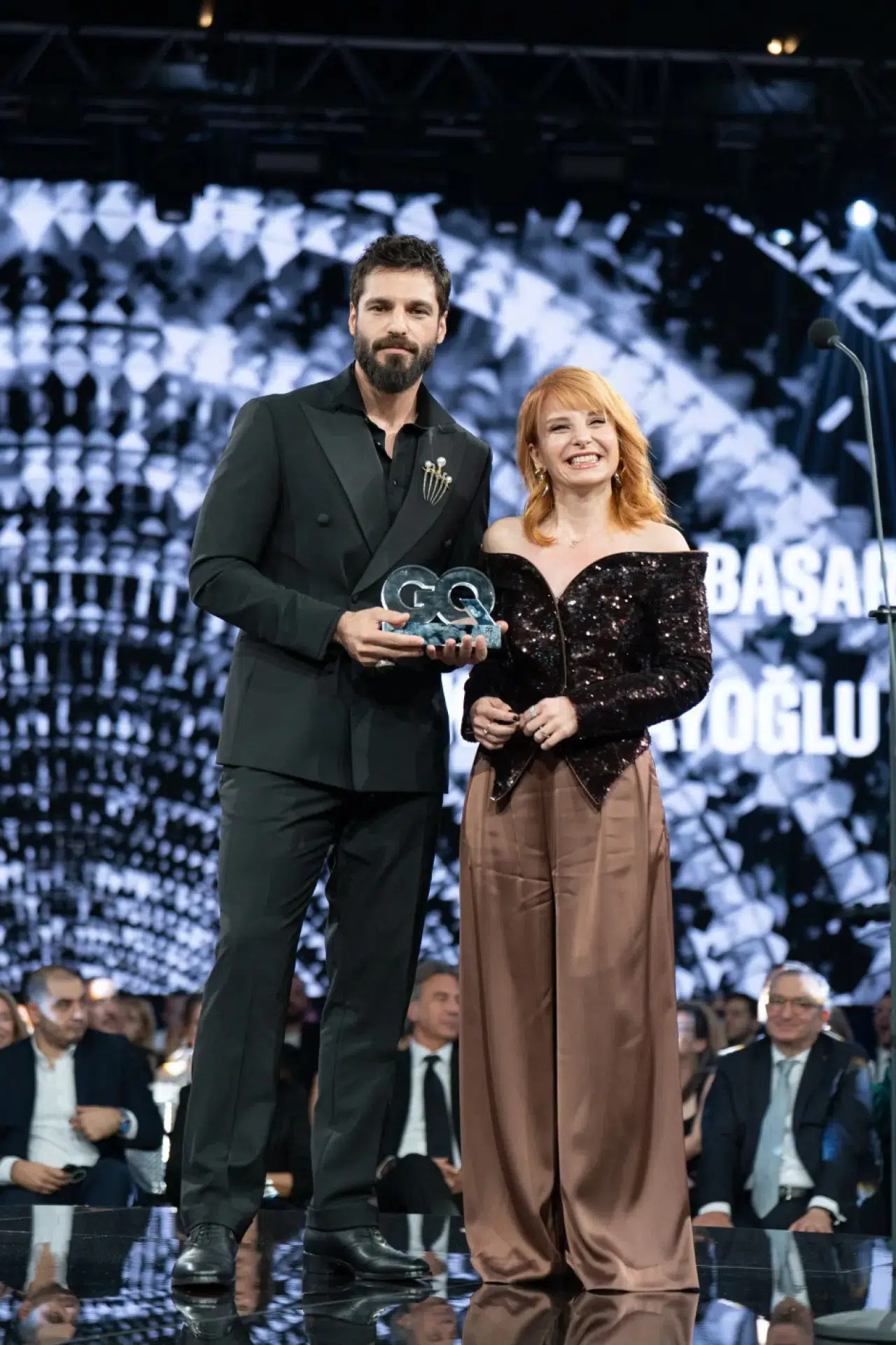 GQ Men Of The Year 2025'te yıldızlar geçidi: Edis, Mert Yazıcıoğlu ve Victor Osimhen ödül aldı 10