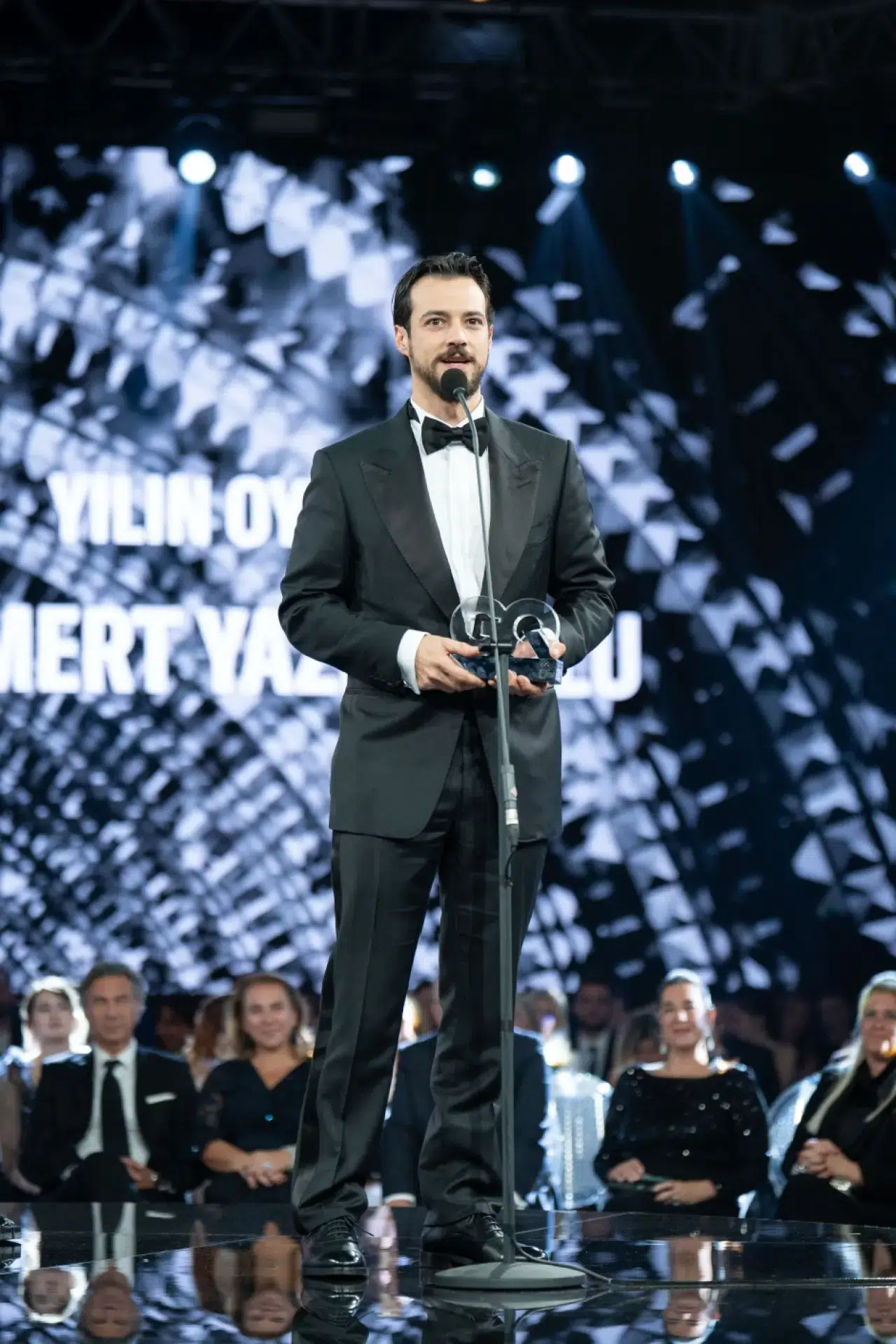 GQ Men Of The Year 2025'te yıldızlar geçidi: Edis, Mert Yazıcıoğlu ve Victor Osimhen ödül aldı 5