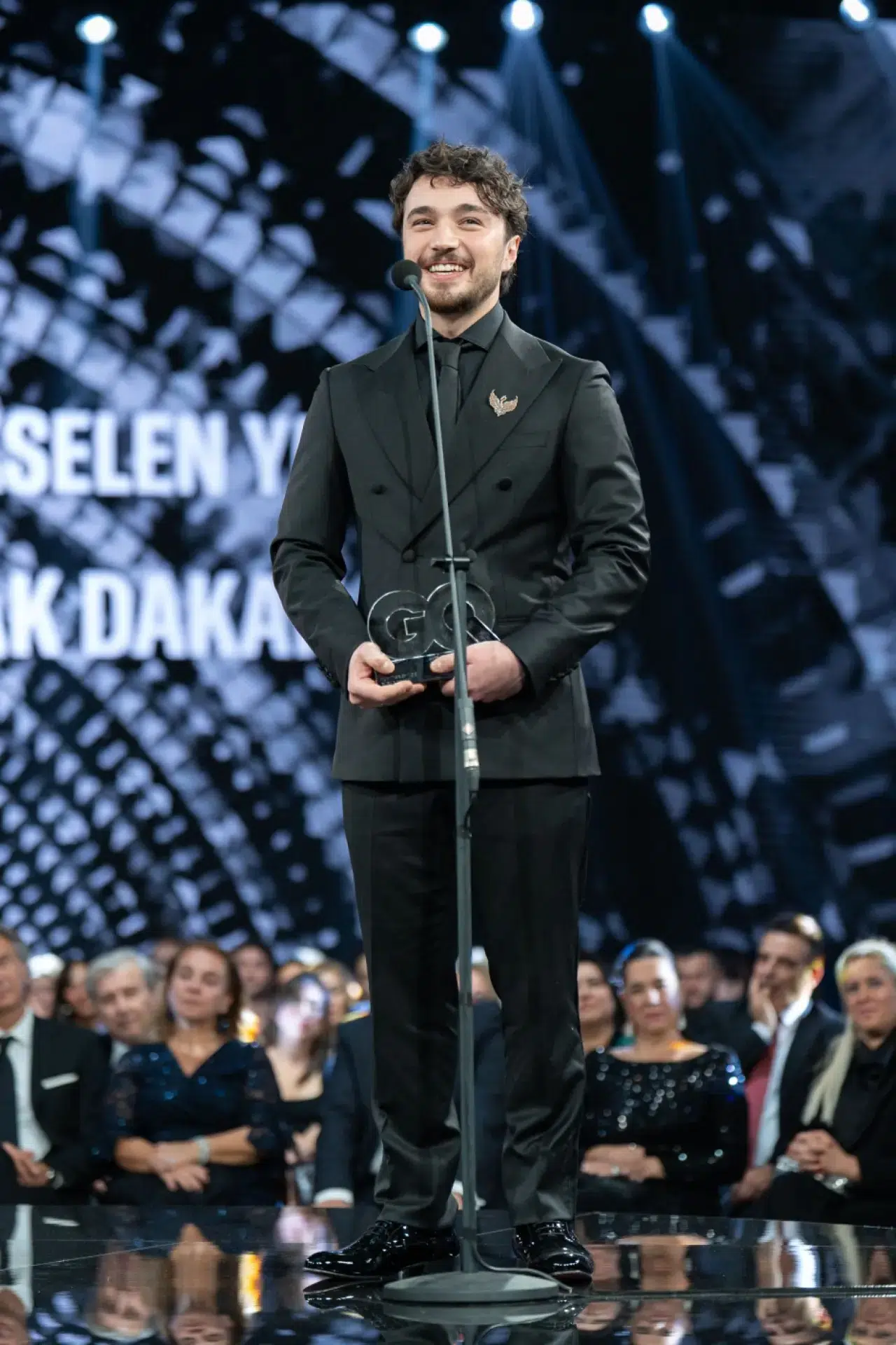 GQ Men Of The Year 2025'te yıldızlar geçidi: Edis, Mert Yazıcıoğlu ve Victor Osimhen ödül aldı 14