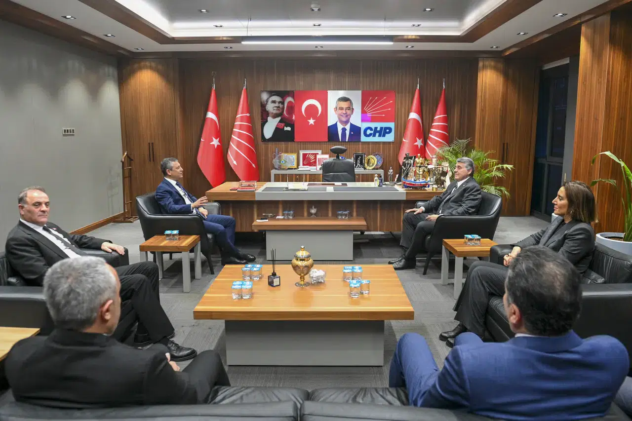 Beşiktaş Başkanı Serdal Adalı, CHP Lideri Özgür Özel’i ziyaret etti 2