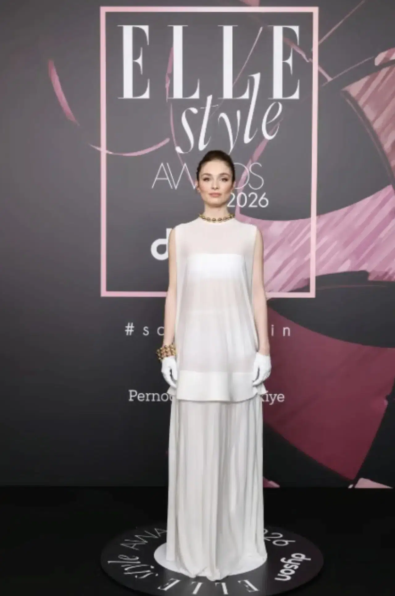 Şıklık, cesaret, tartışma: ELLE Style Awards 2026 kırmızı halı raporu 16